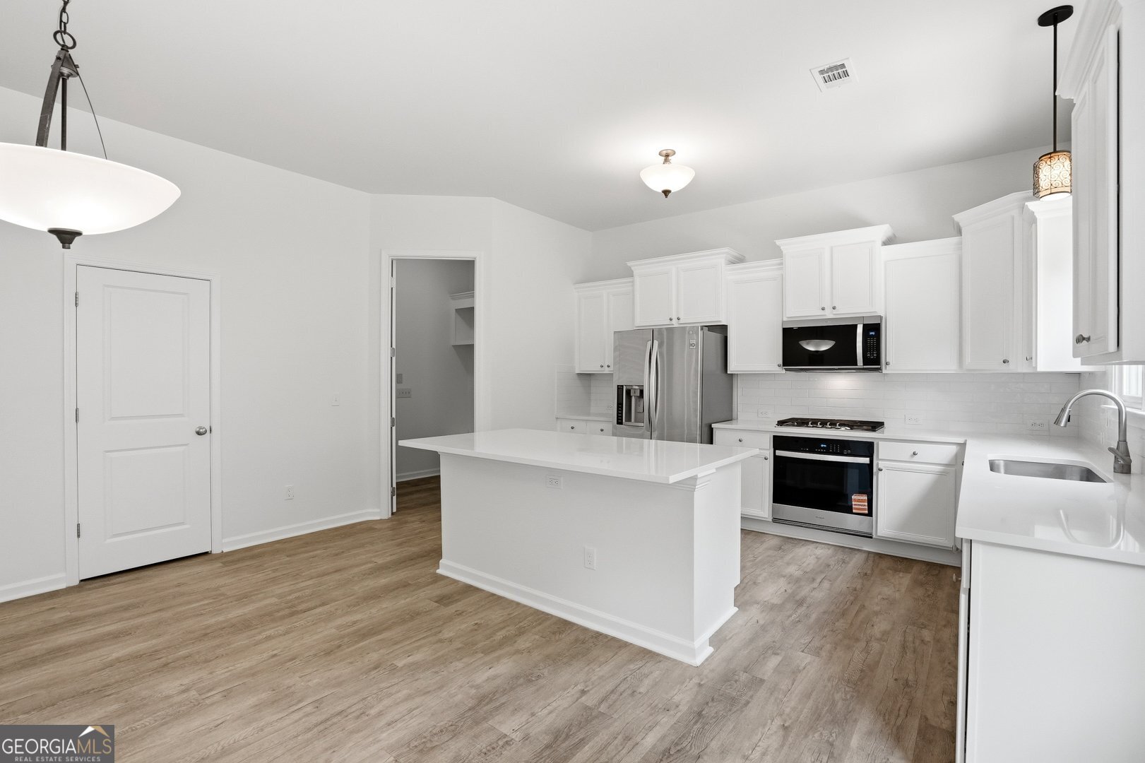 1222 Marinette Way Property Photo 9