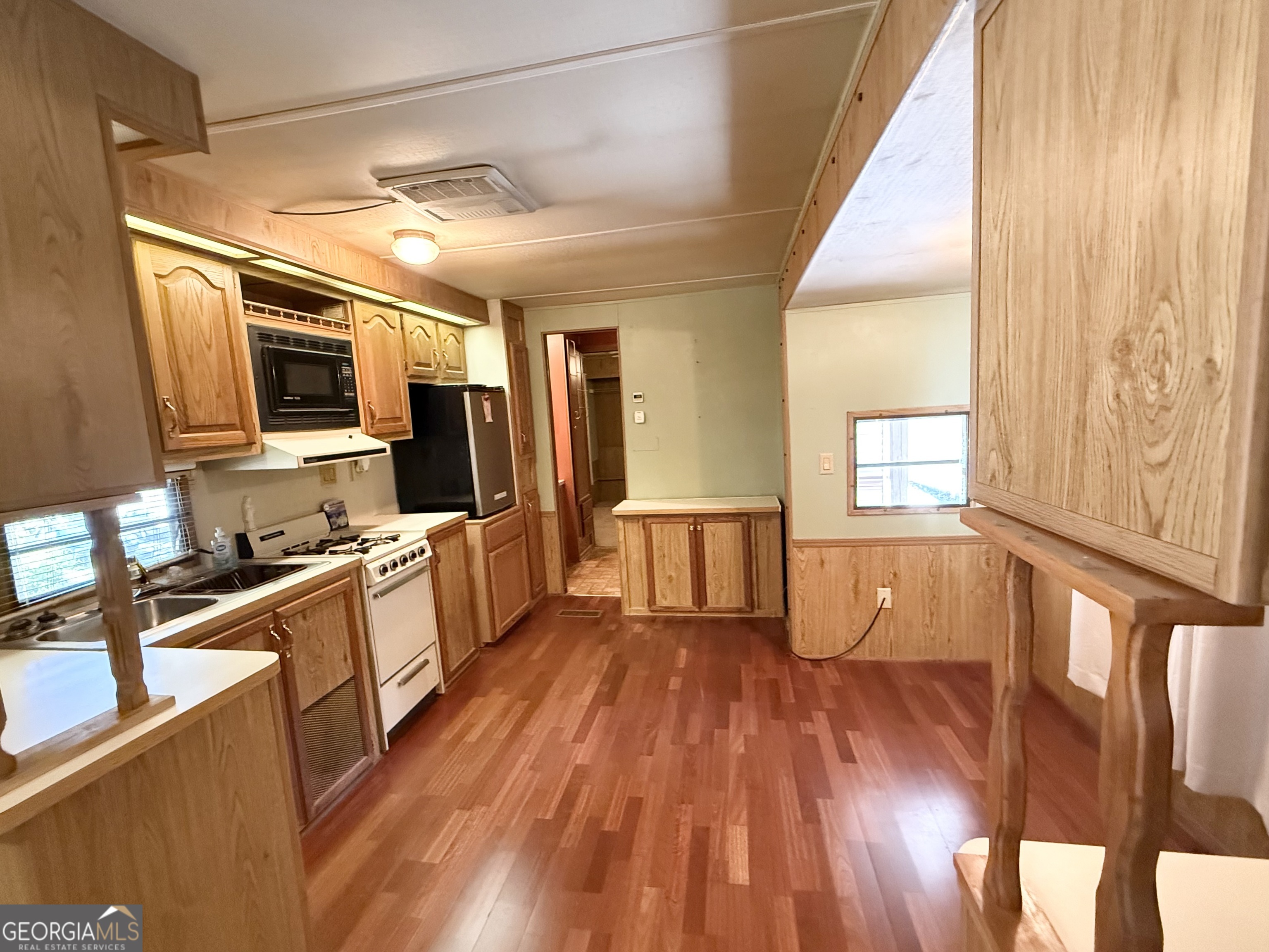 151 Cindy Parkway Property Photo 11