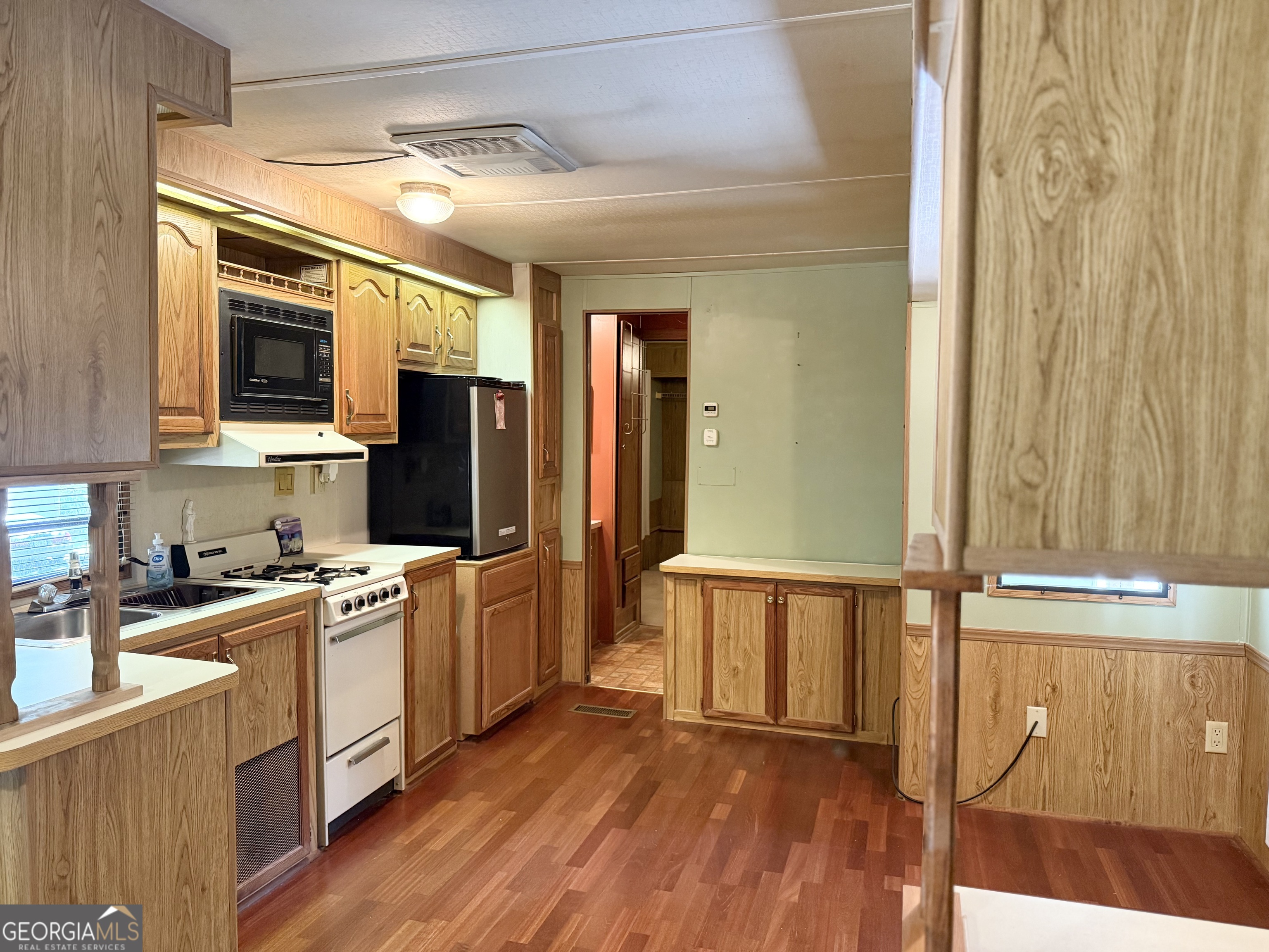 151 Cindy Parkway Property Photo 13