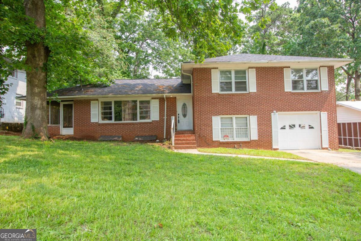 1558 BOULDERWOODS Drive SE Property Photo 1