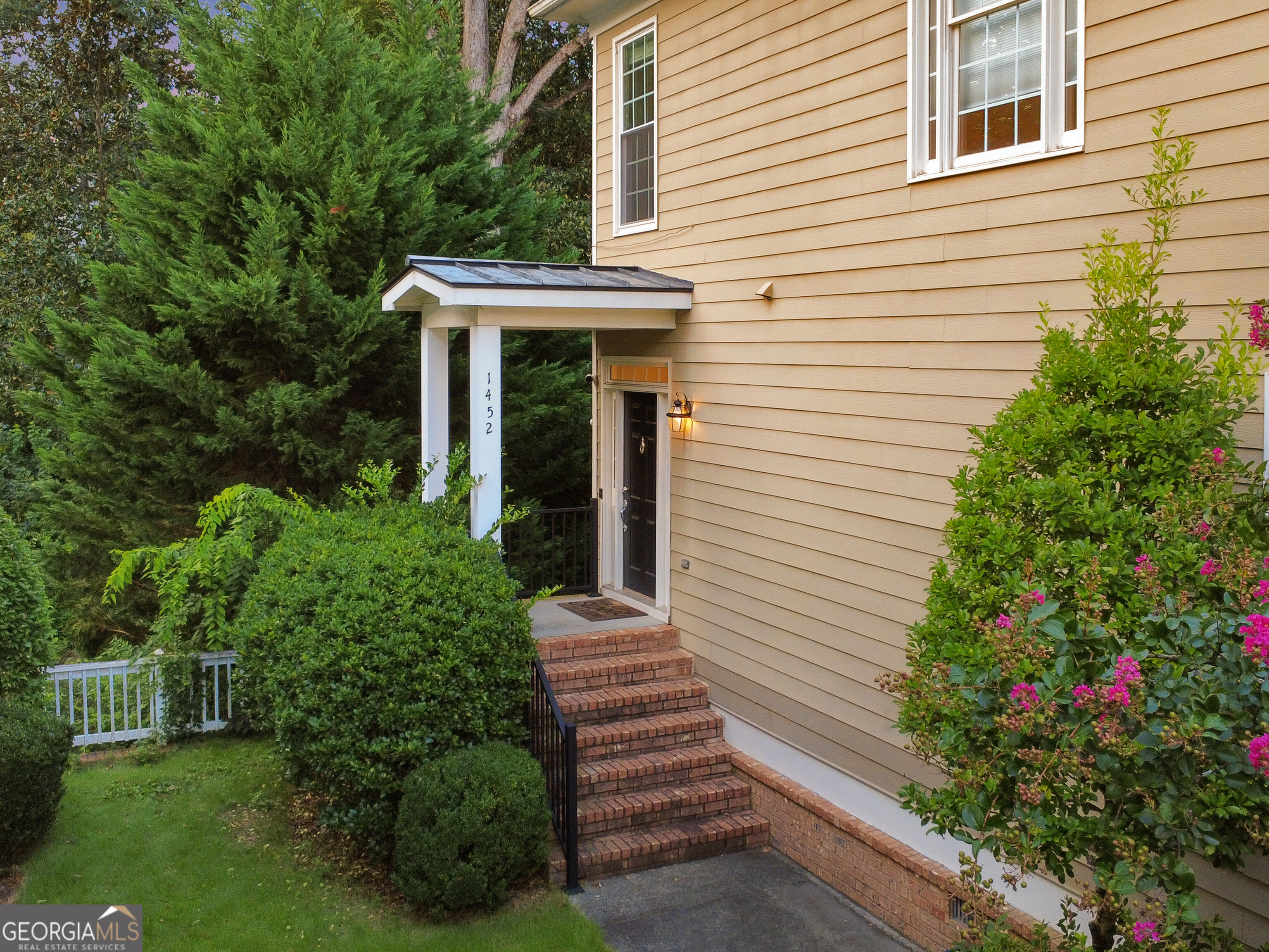 1452 Sylvan Circle Property Photo 2