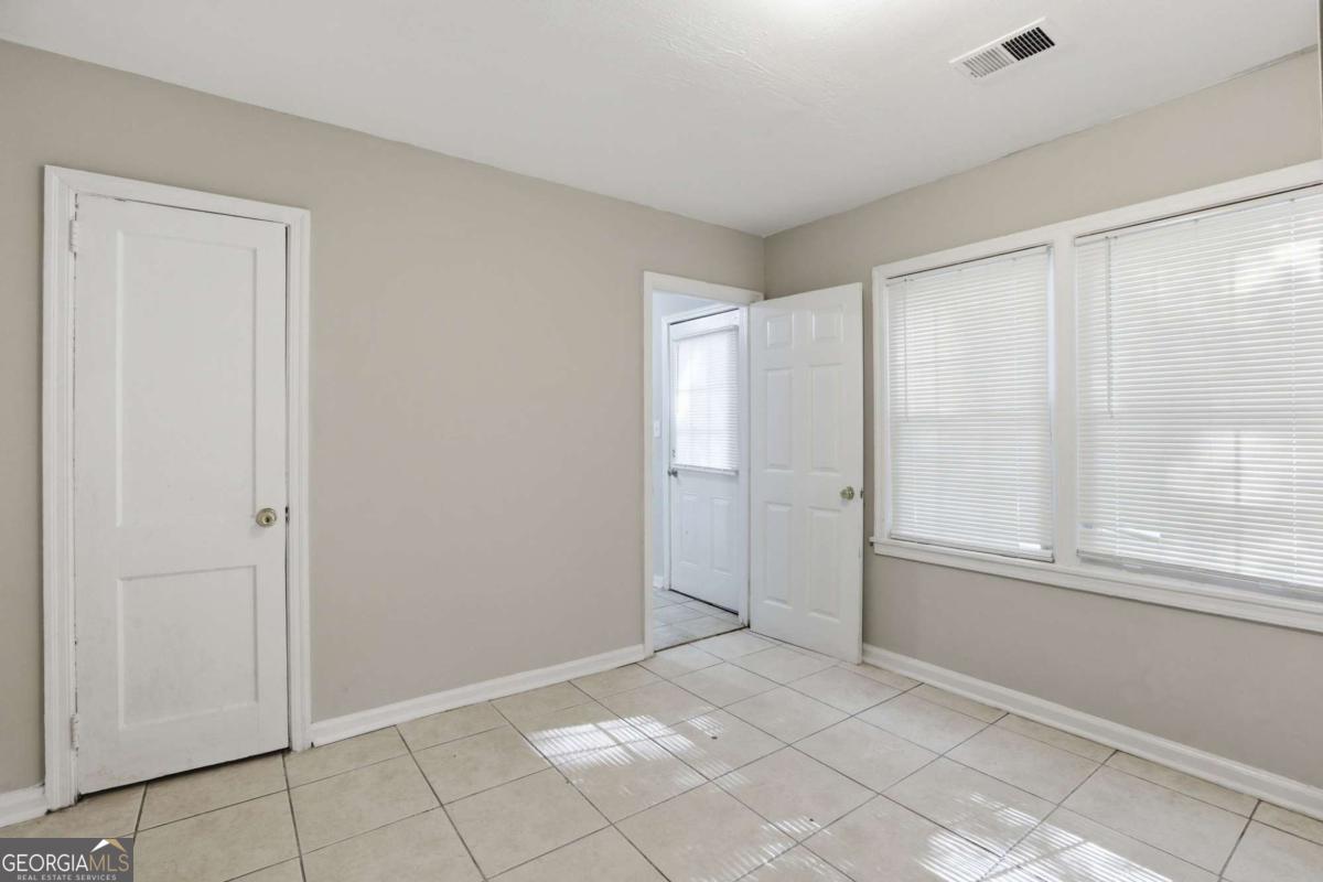 2275 Old Spring Road Se Property Photo 12