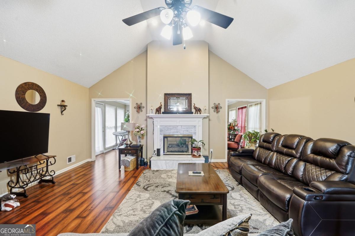 1286 Lake Forest Lane Property Photo 12