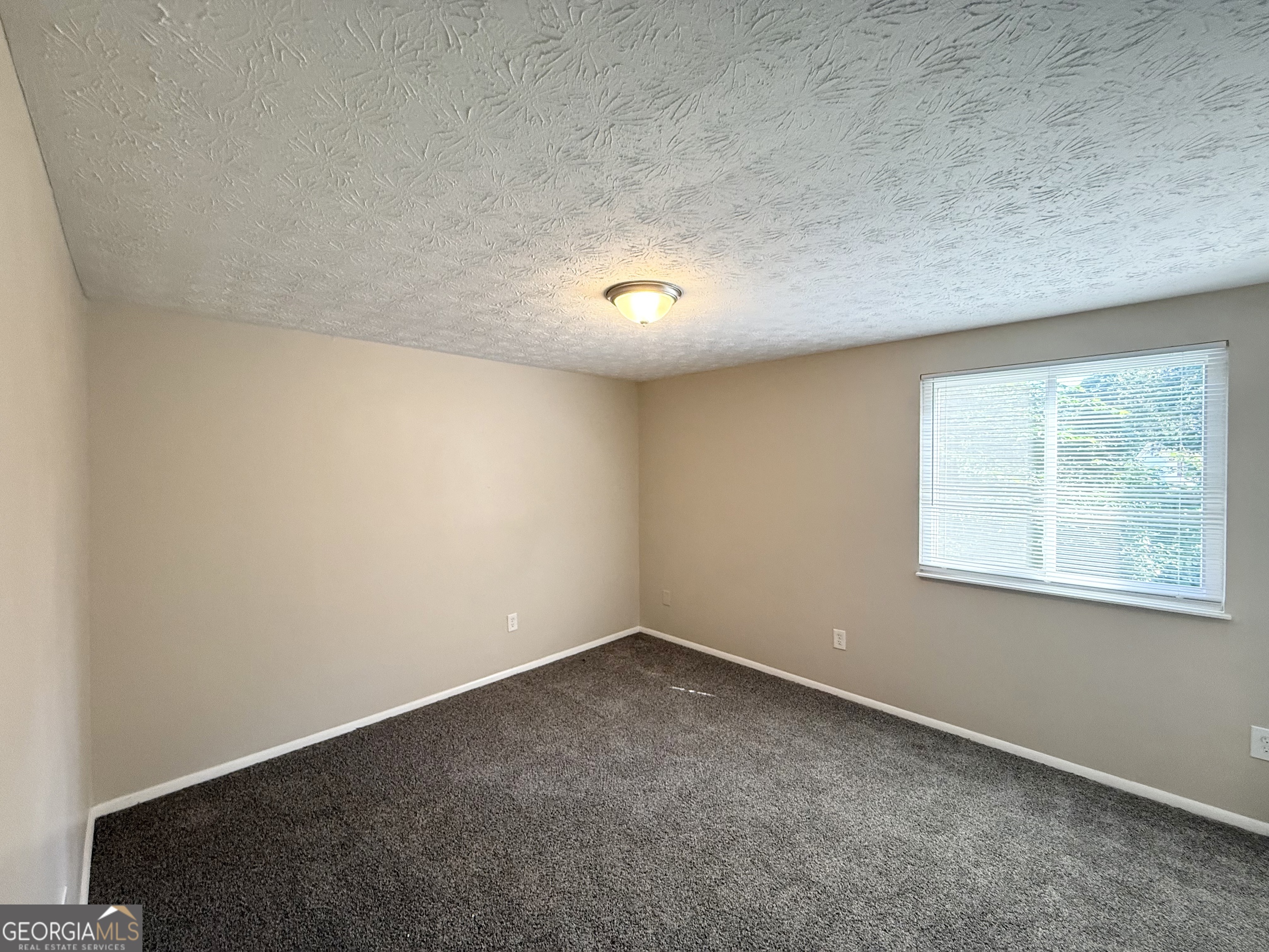 2039 Raintree Place Property Photo 5