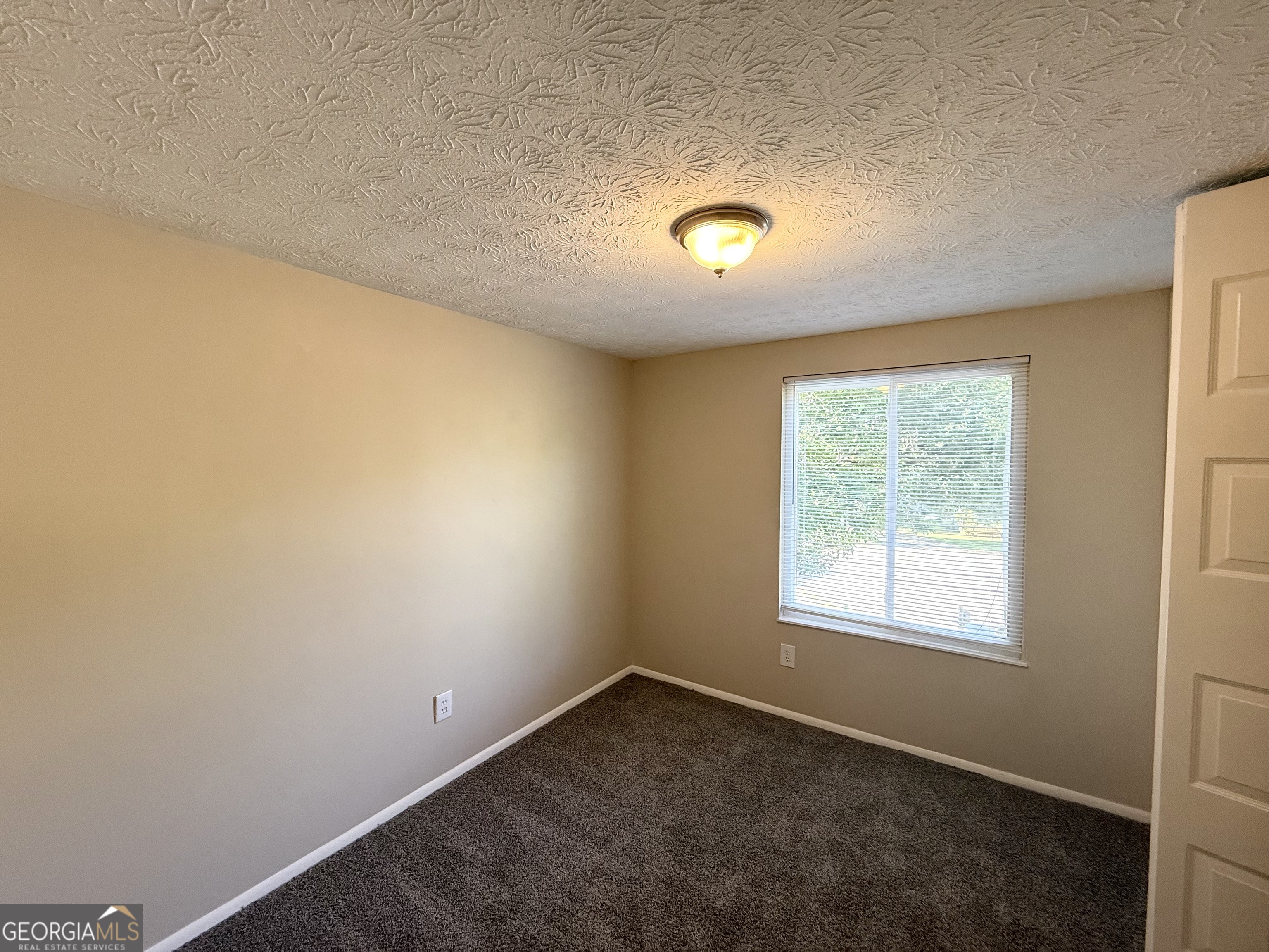 2039 Raintree Place Property Photo 6