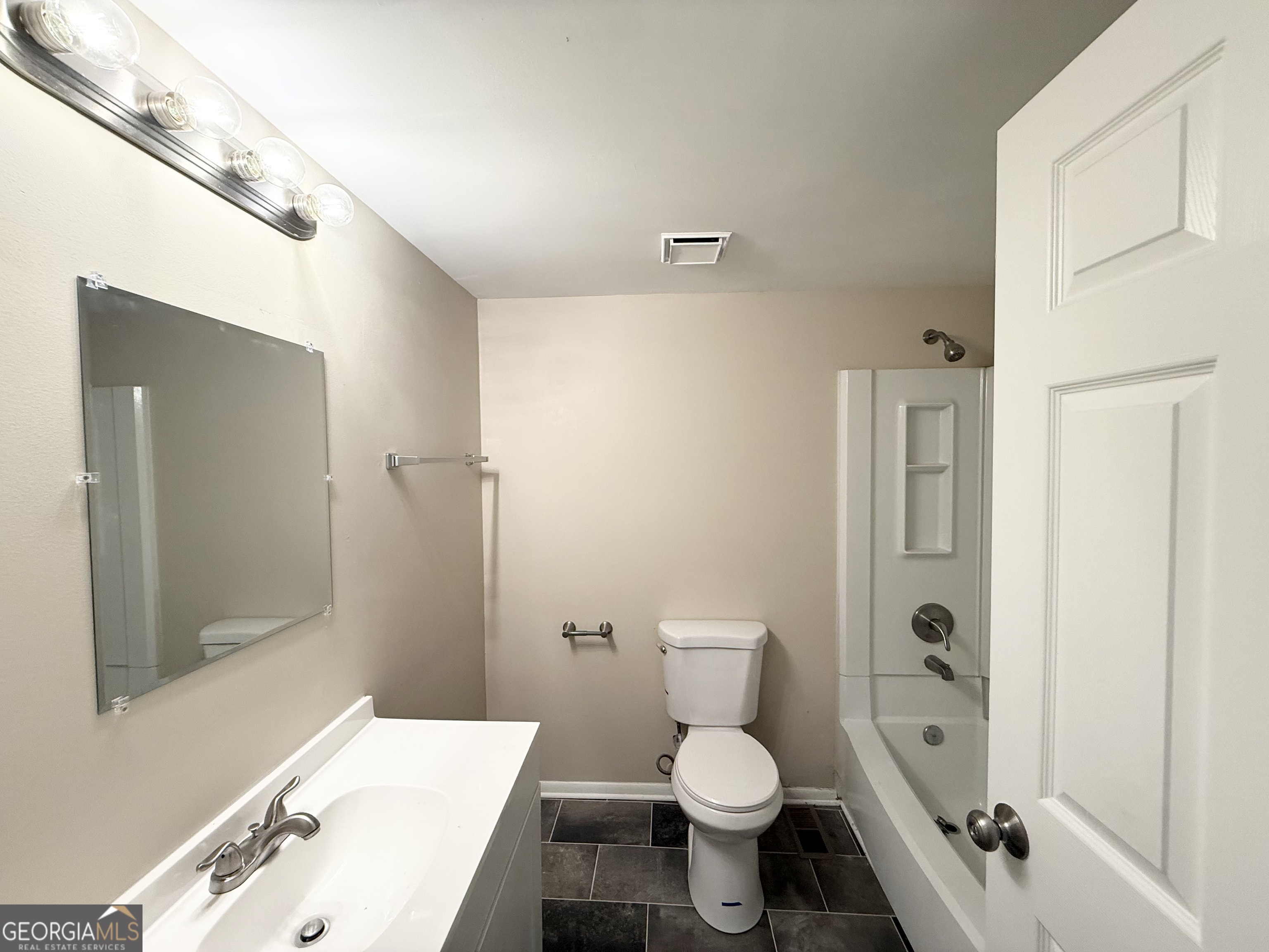 2039 Raintree Place Property Photo 8