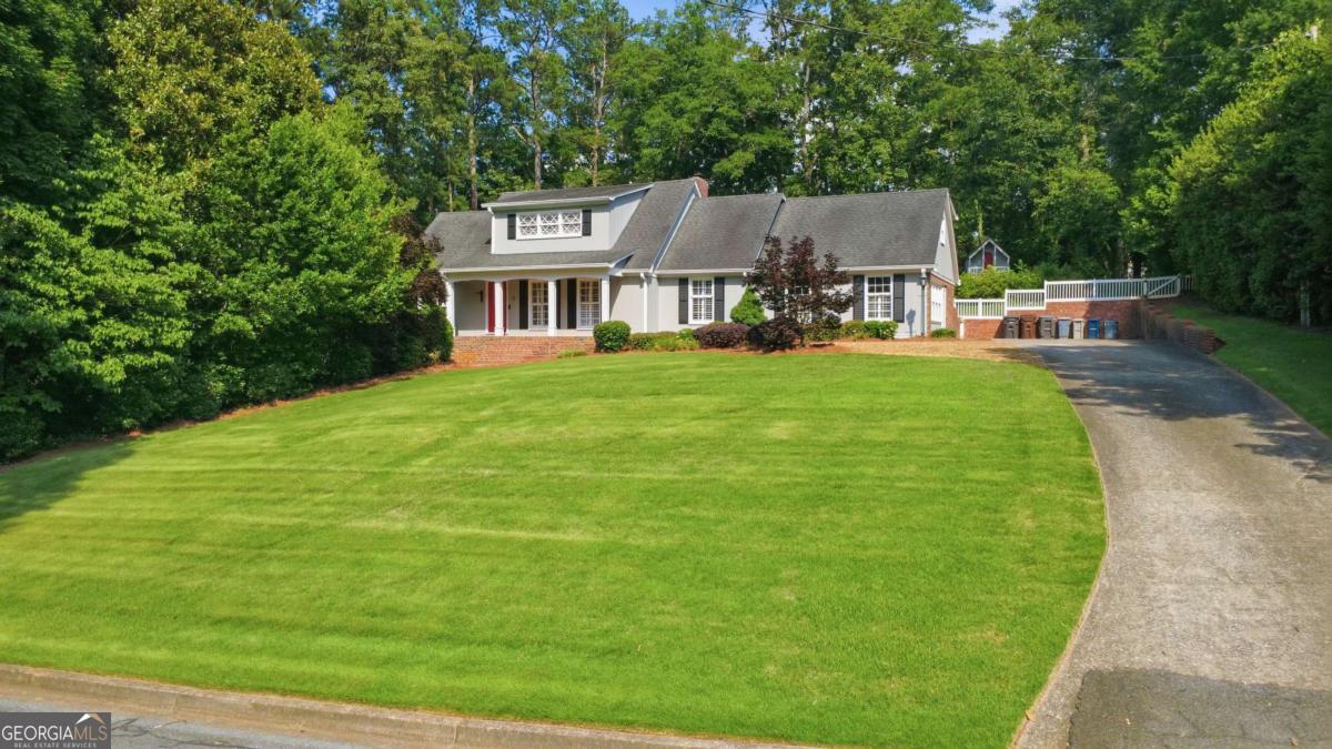 2 Walnut Drive Property Photo 1