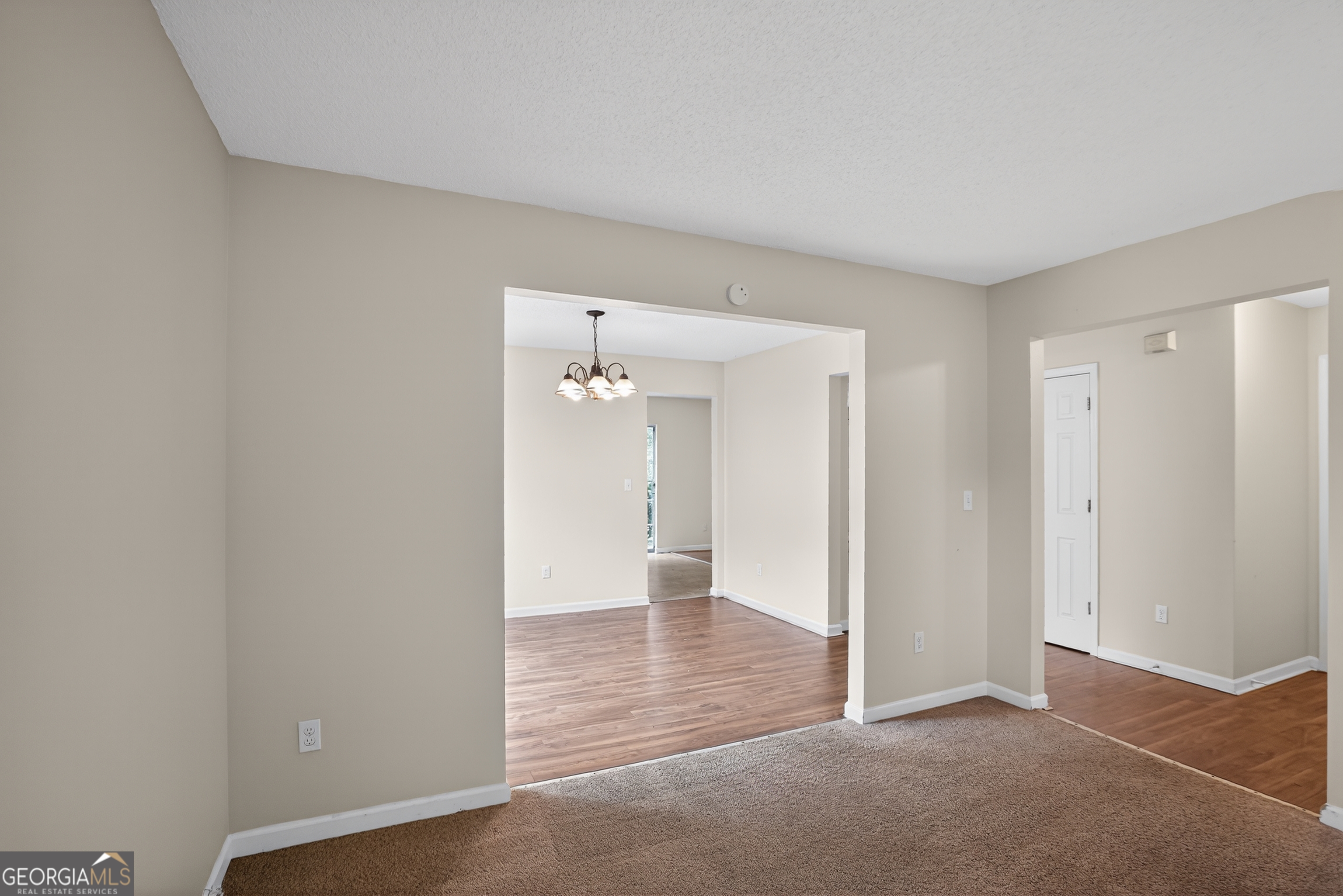 6307 Klondike River Road Property Photo 14