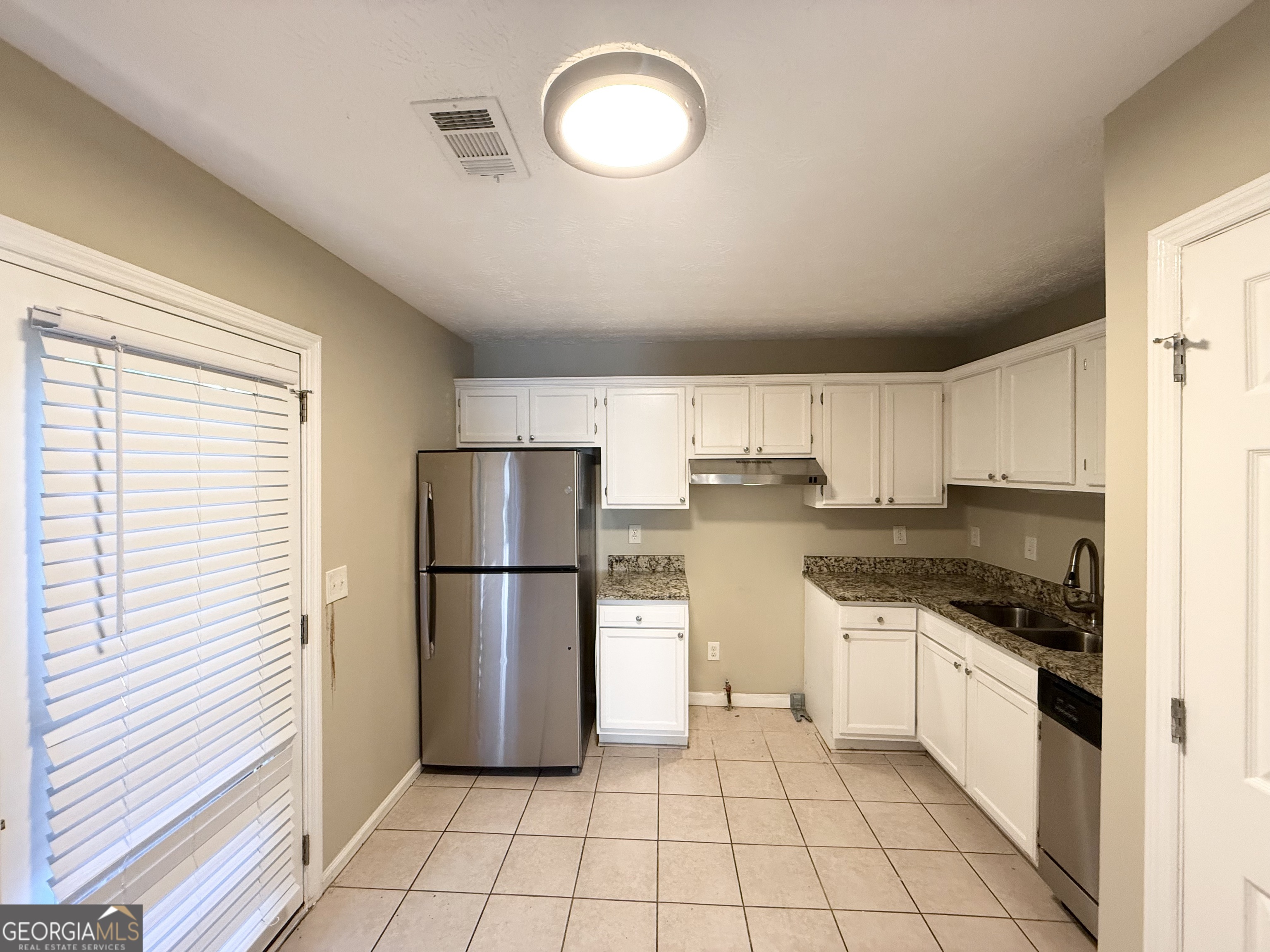 6403 Charter Way Property Photo 3