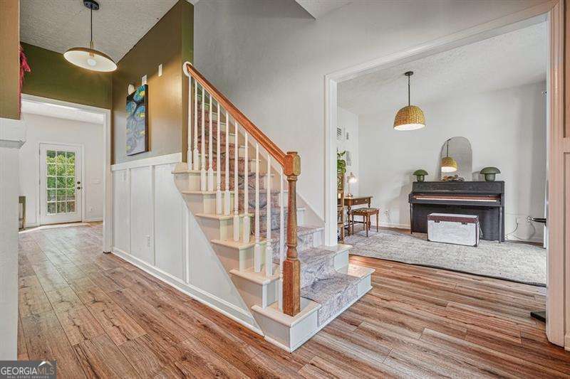 410 Windsor Way Property Photo 3