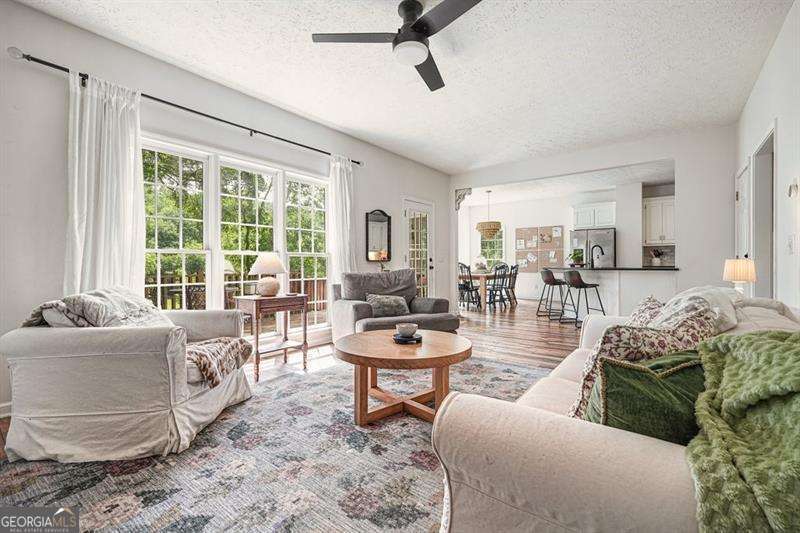 410 Windsor Way Property Photo 6