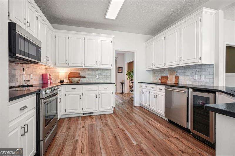 410 Windsor Way Property Photo 11