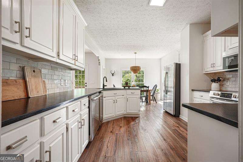 410 Windsor Way Property Photo 12