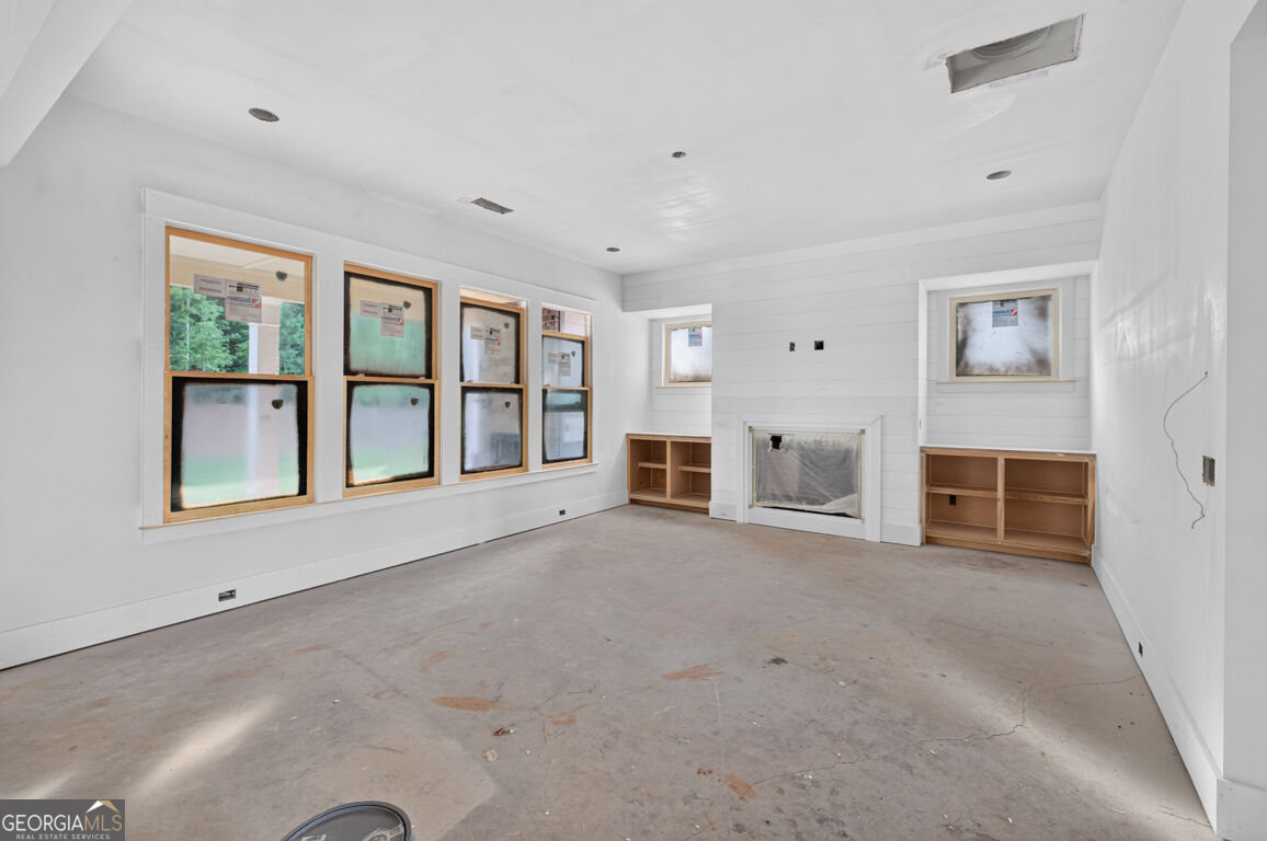 321 Lake Vista Drive Property Photo 5