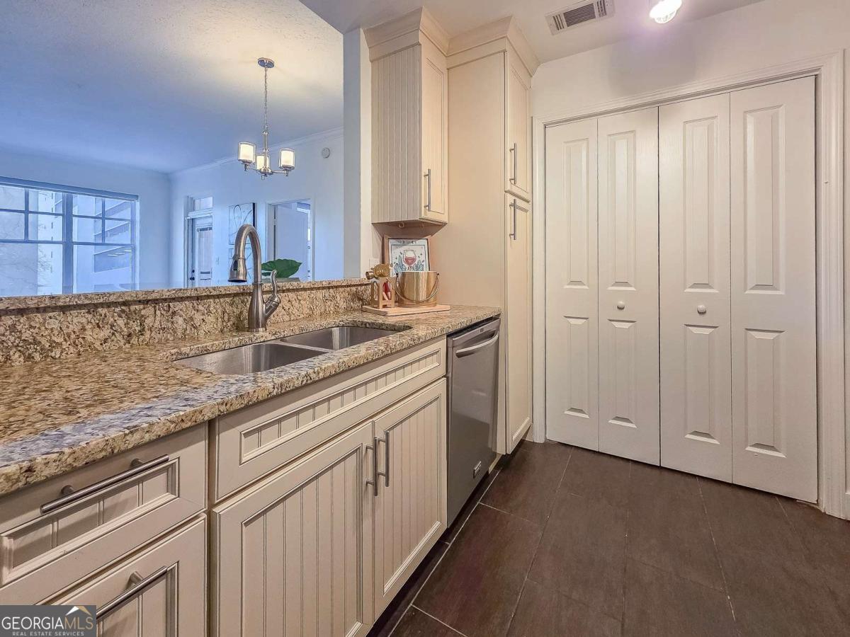 1101 Juniper Street Ne # 211 Property Photo 4
