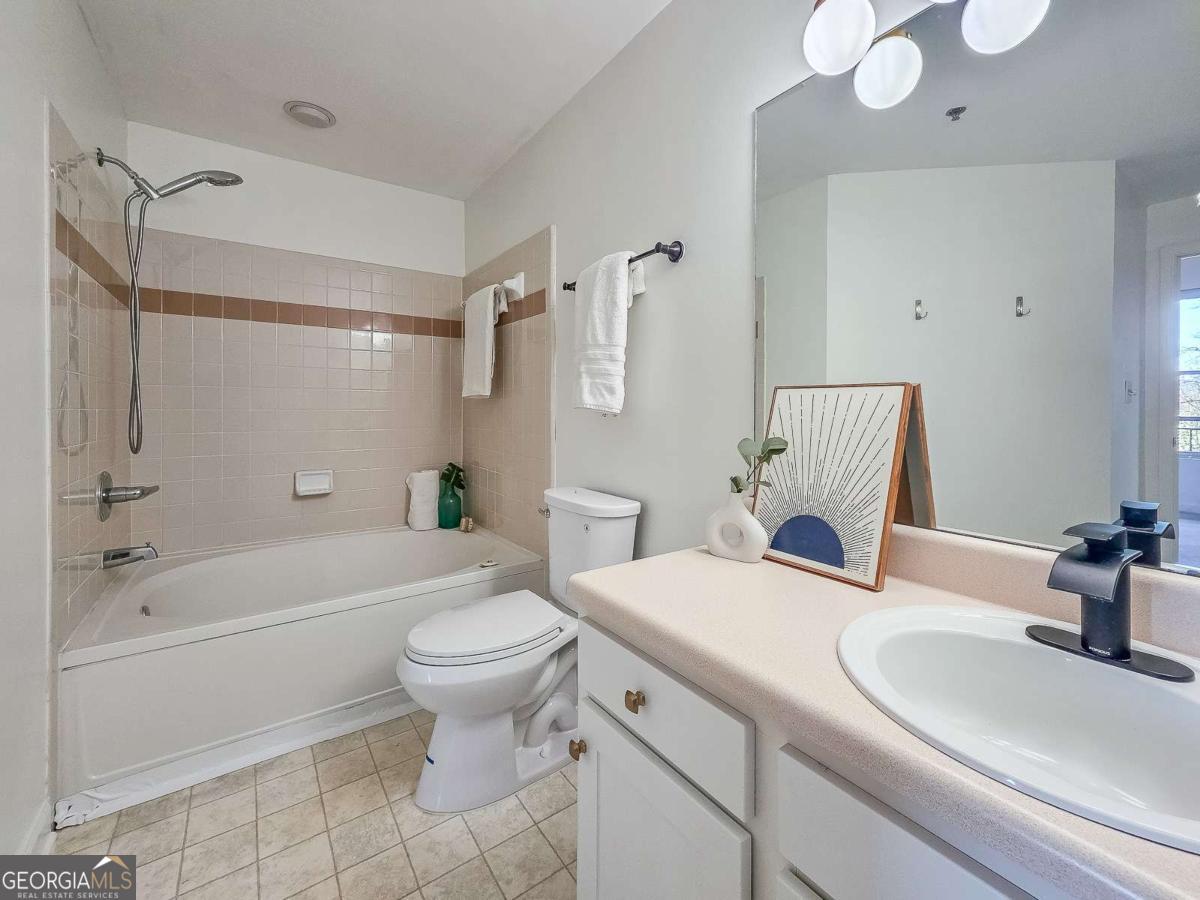 1101 Juniper Street Ne # 211 Property Photo 20