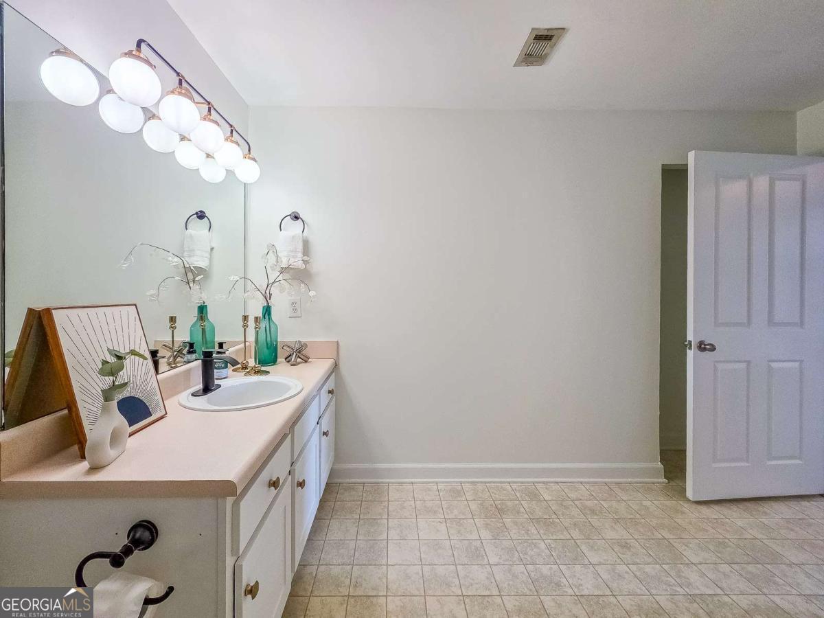 1101 Juniper Street Ne # 211 Property Photo 22