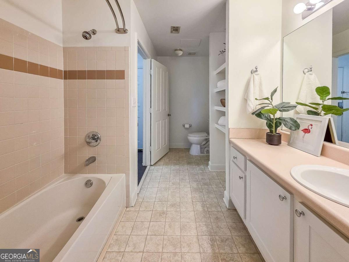 1101 Juniper Street Ne # 211 Property Photo 29