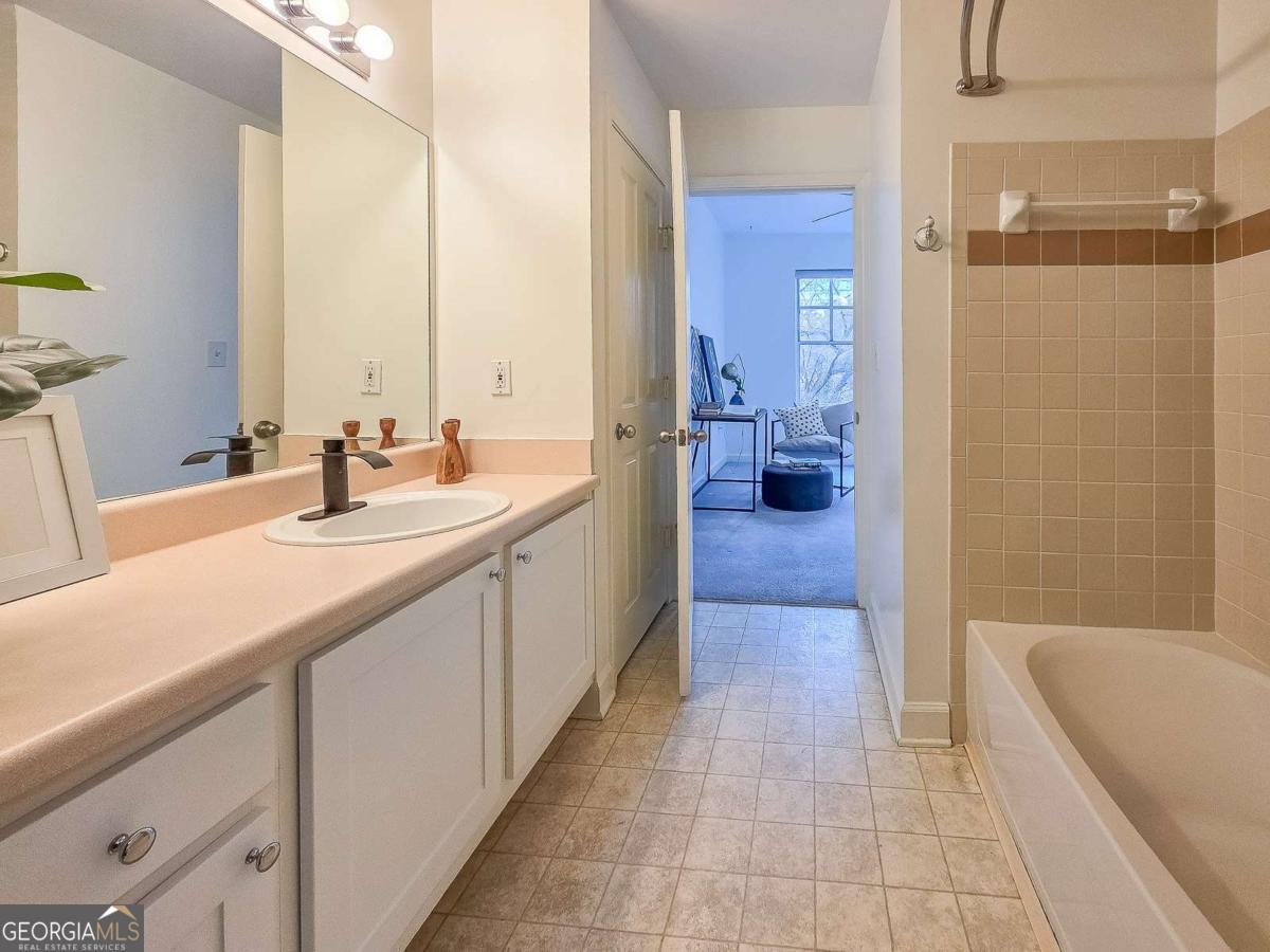 1101 Juniper Street Ne # 211 Property Photo 30