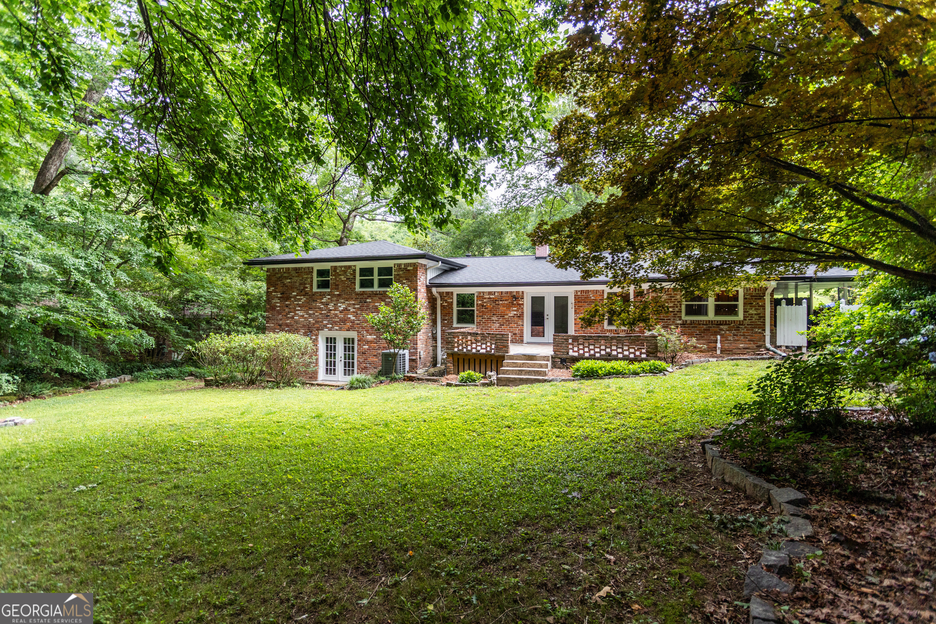 1025 Vistavia Circle