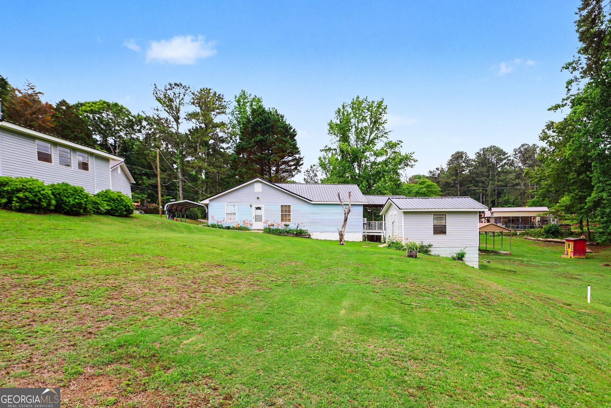 2908 Austin Bridge Road Property Photo 2