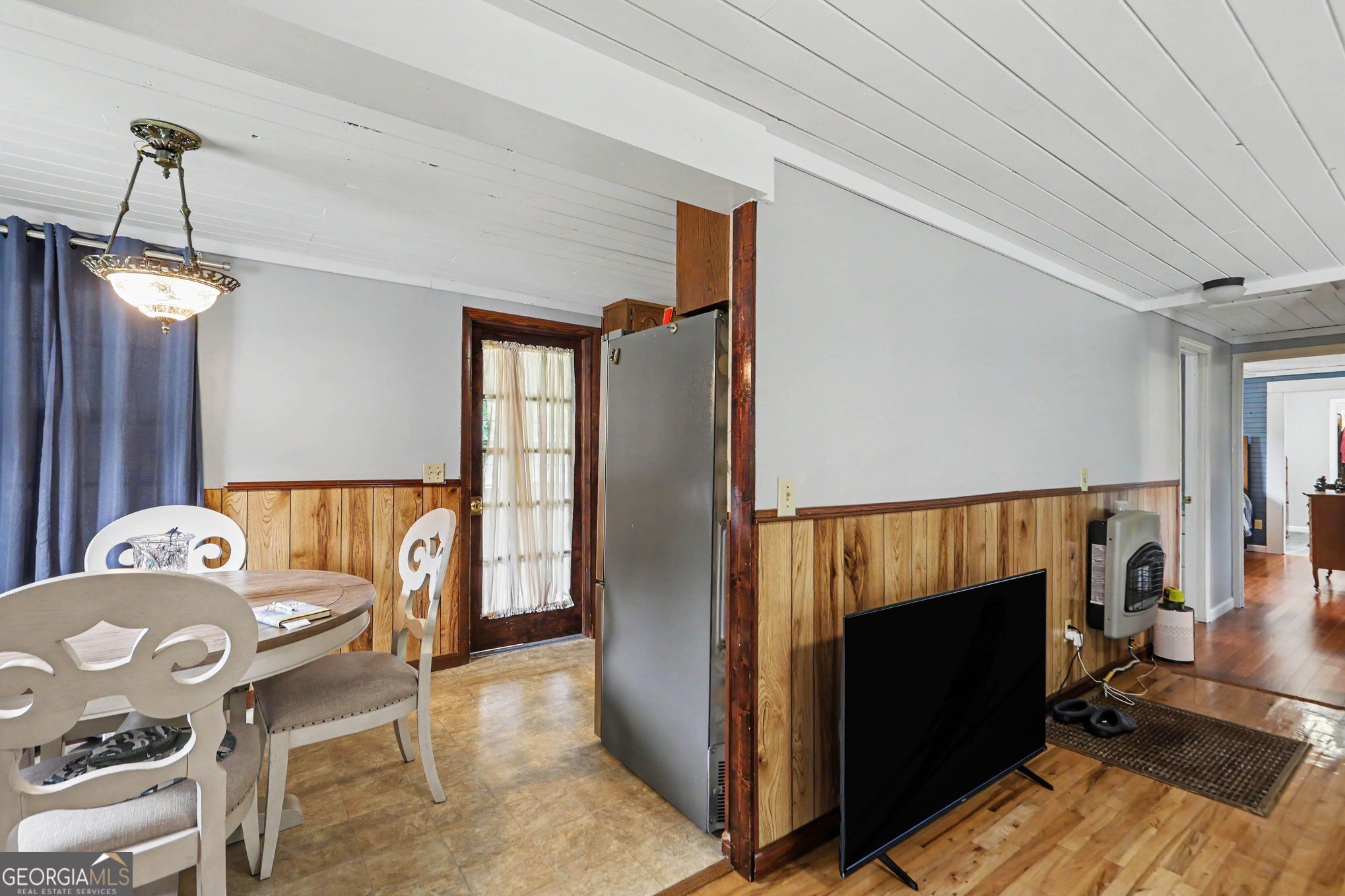 2908 Austin Bridge Road Property Photo 8