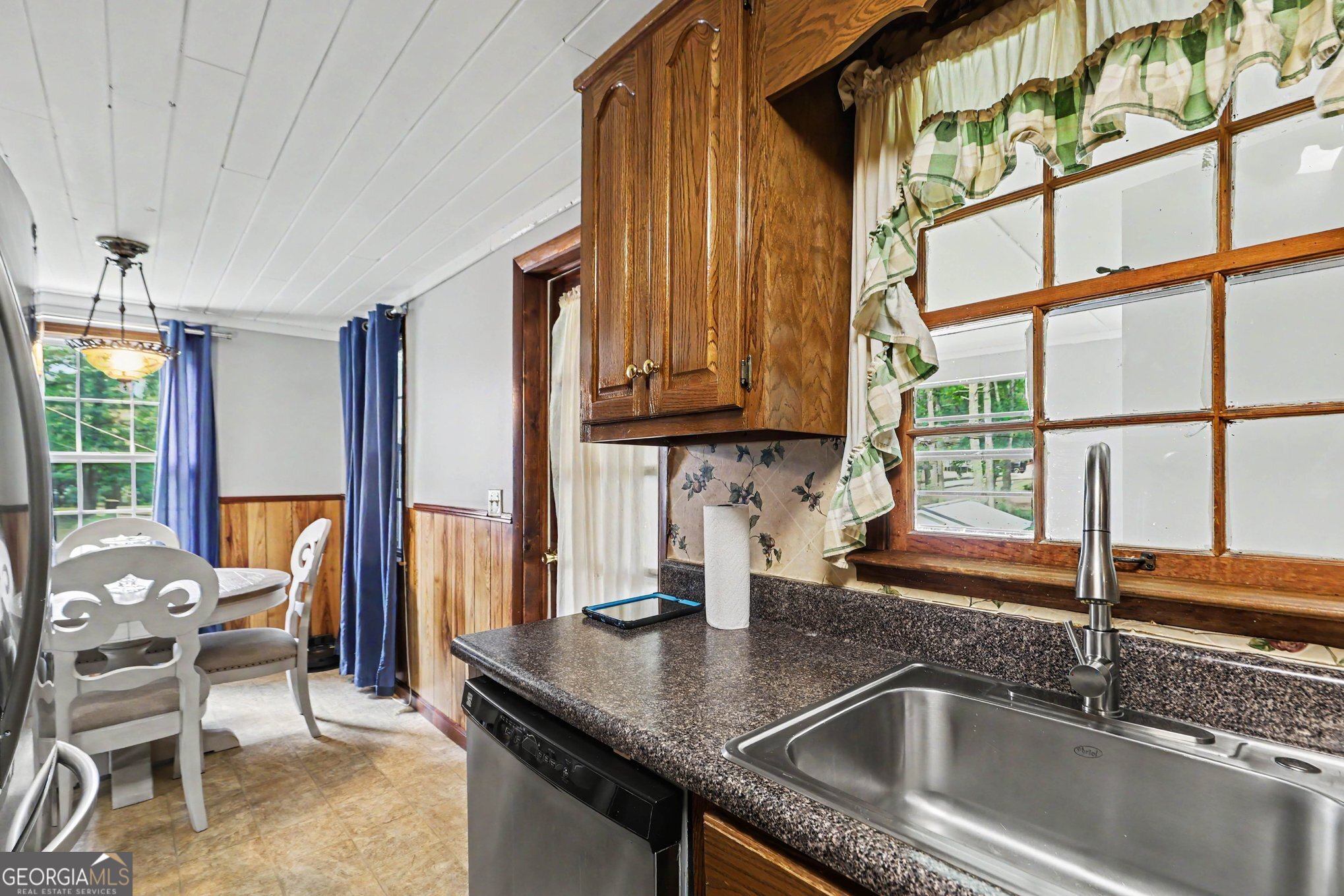 2908 Austin Bridge Road Property Photo 12