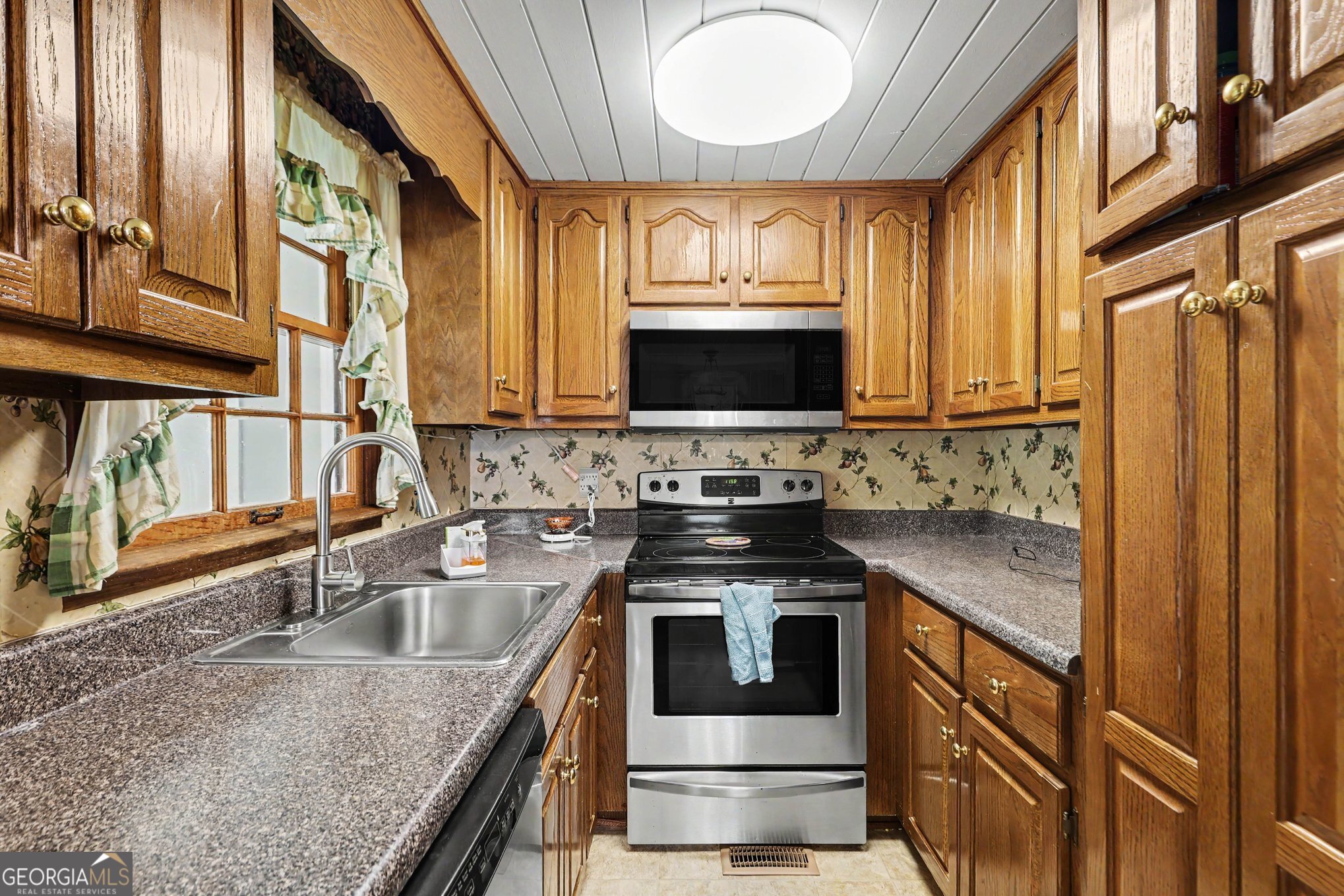 2908 Austin Bridge Road Property Photo 13