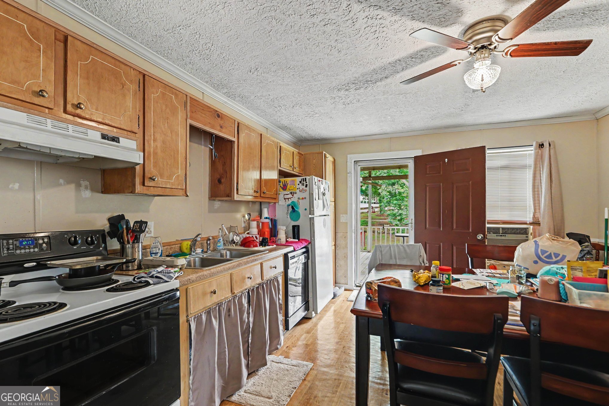 2908 Austin Bridge Road Property Photo 15