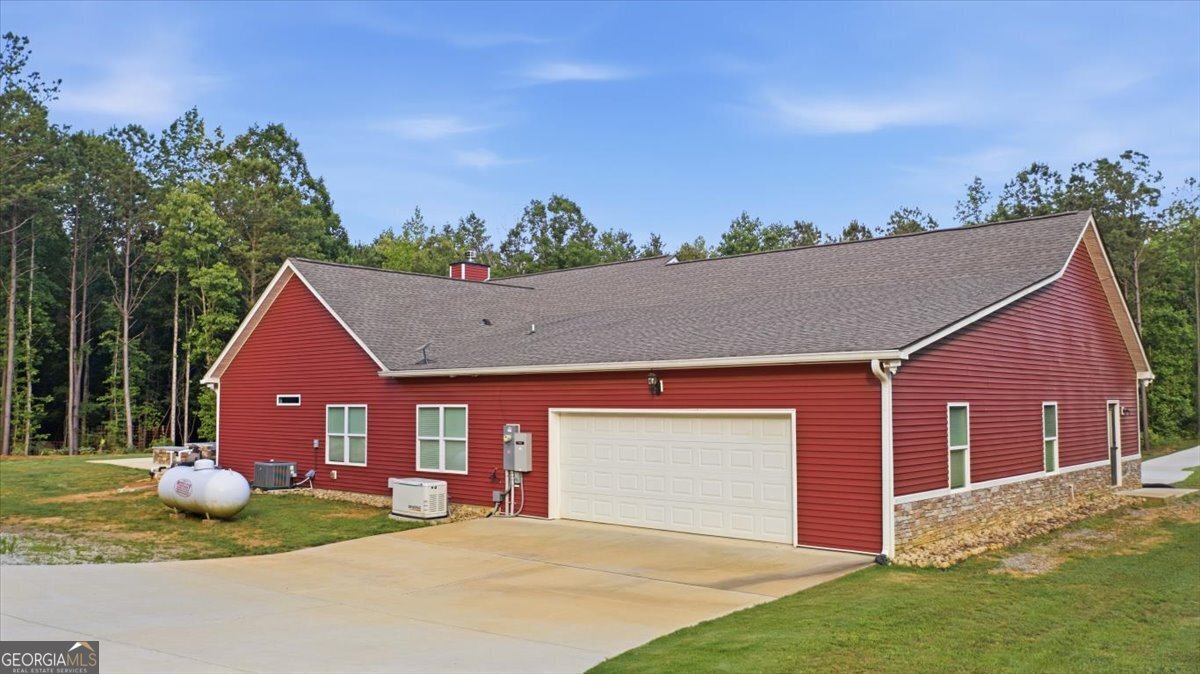 1950 Mountain View Road Property Photo 6