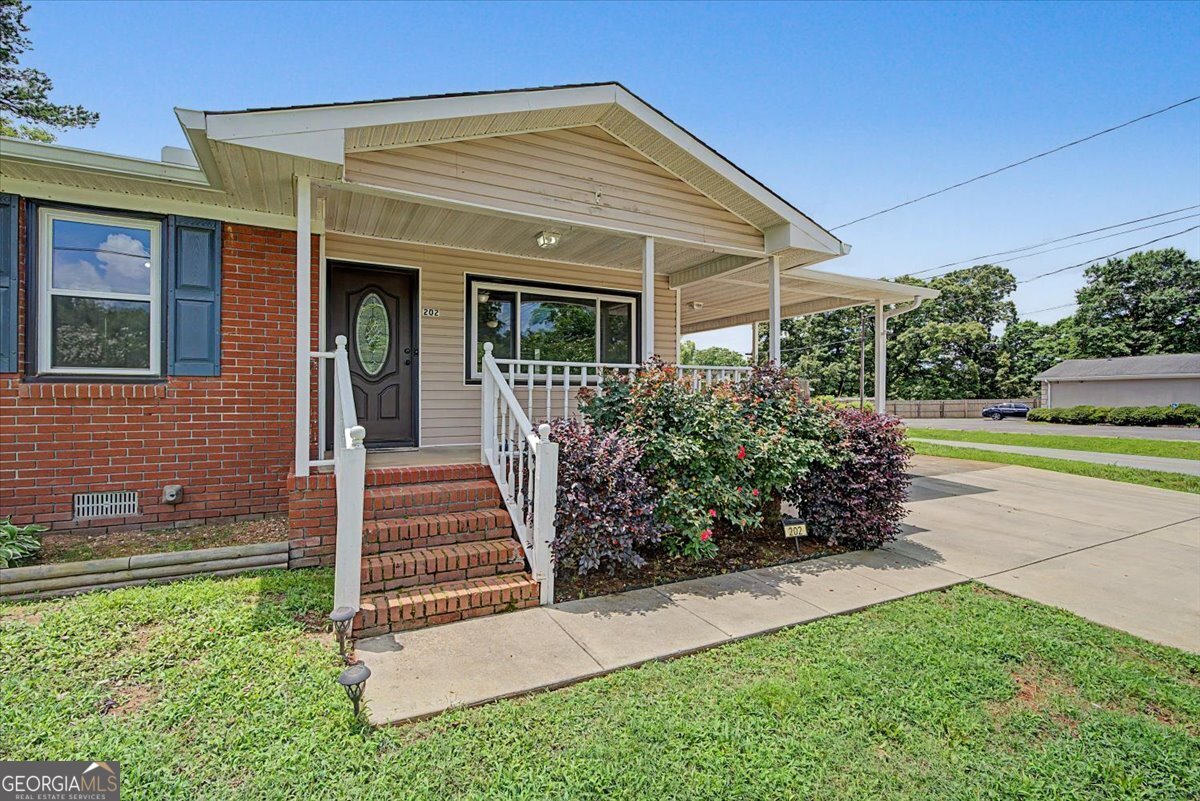 202 Plantation Avenue Property Photo 1