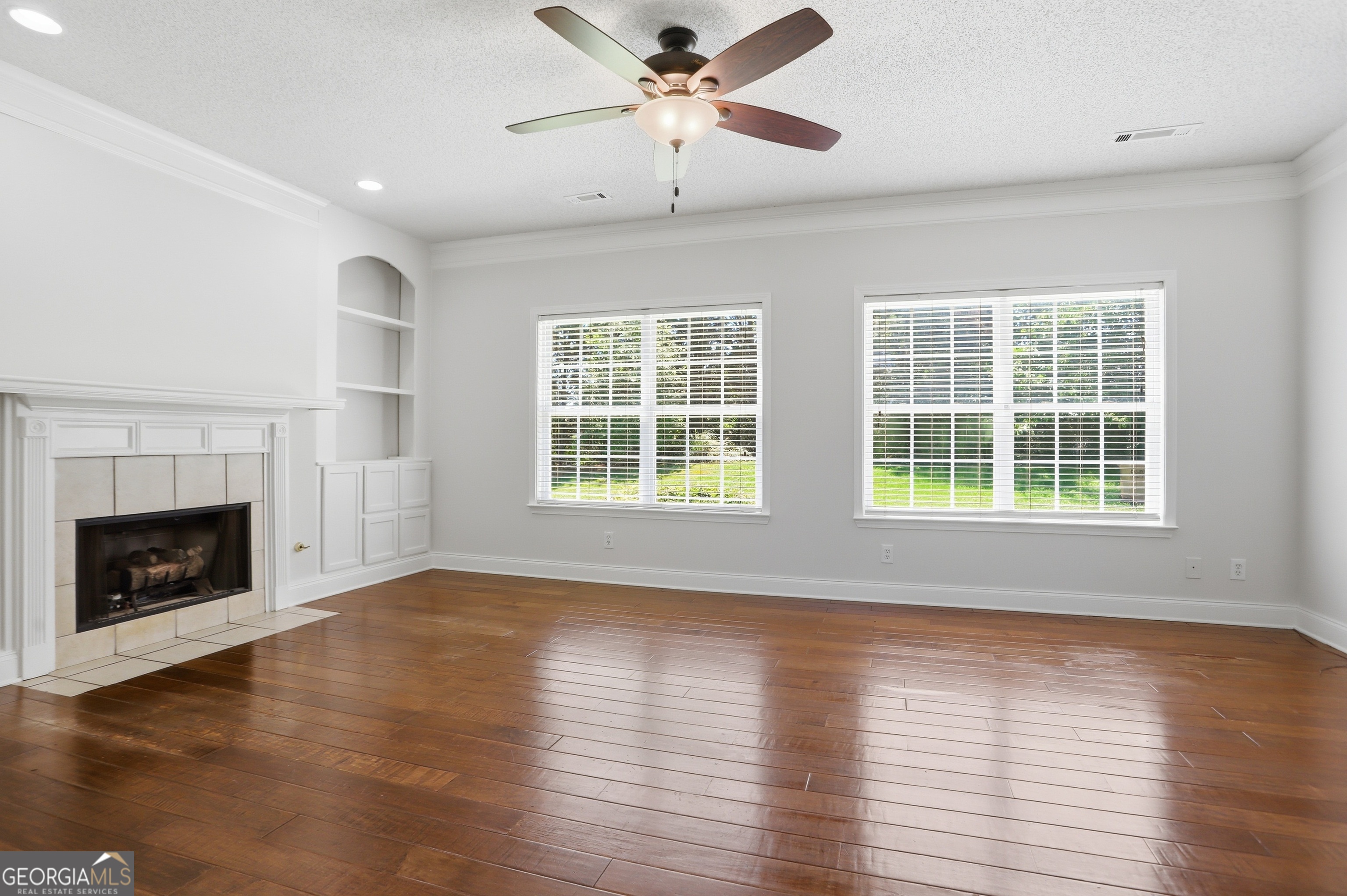 640 Autumn Leaf Circle Property Photo 3