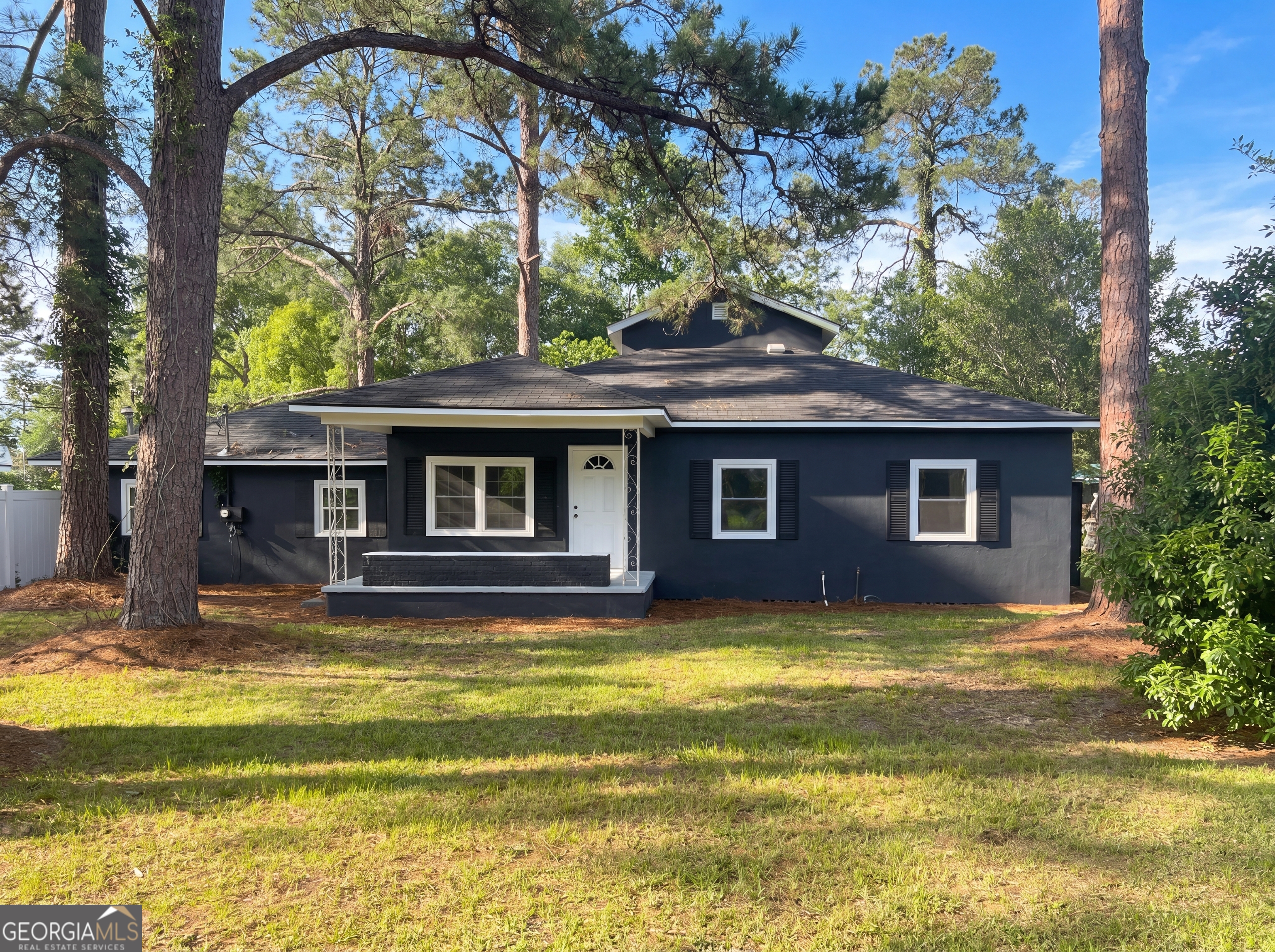 601 Community Drive Property Photo 1