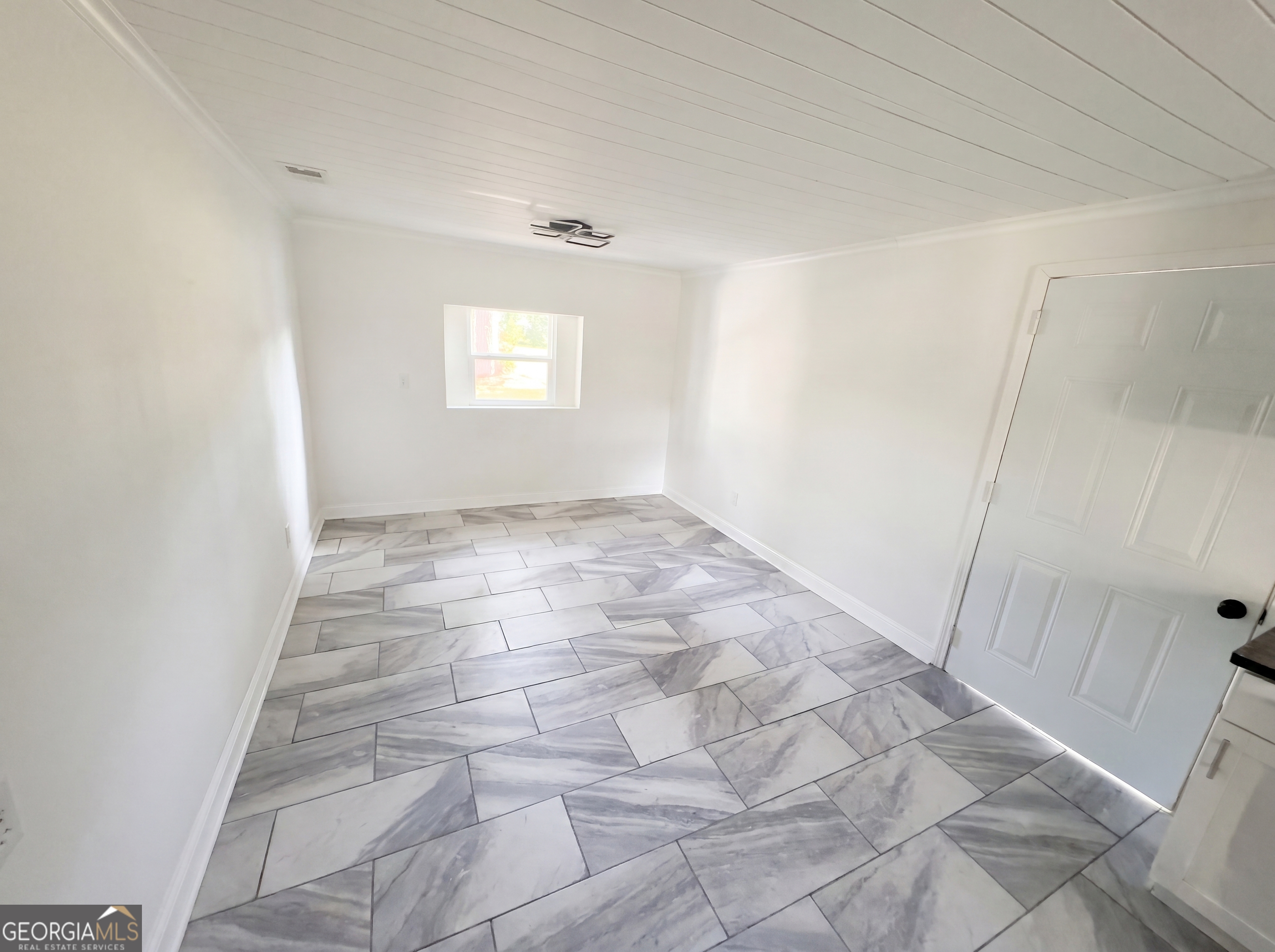 601 Community Drive Property Photo 15