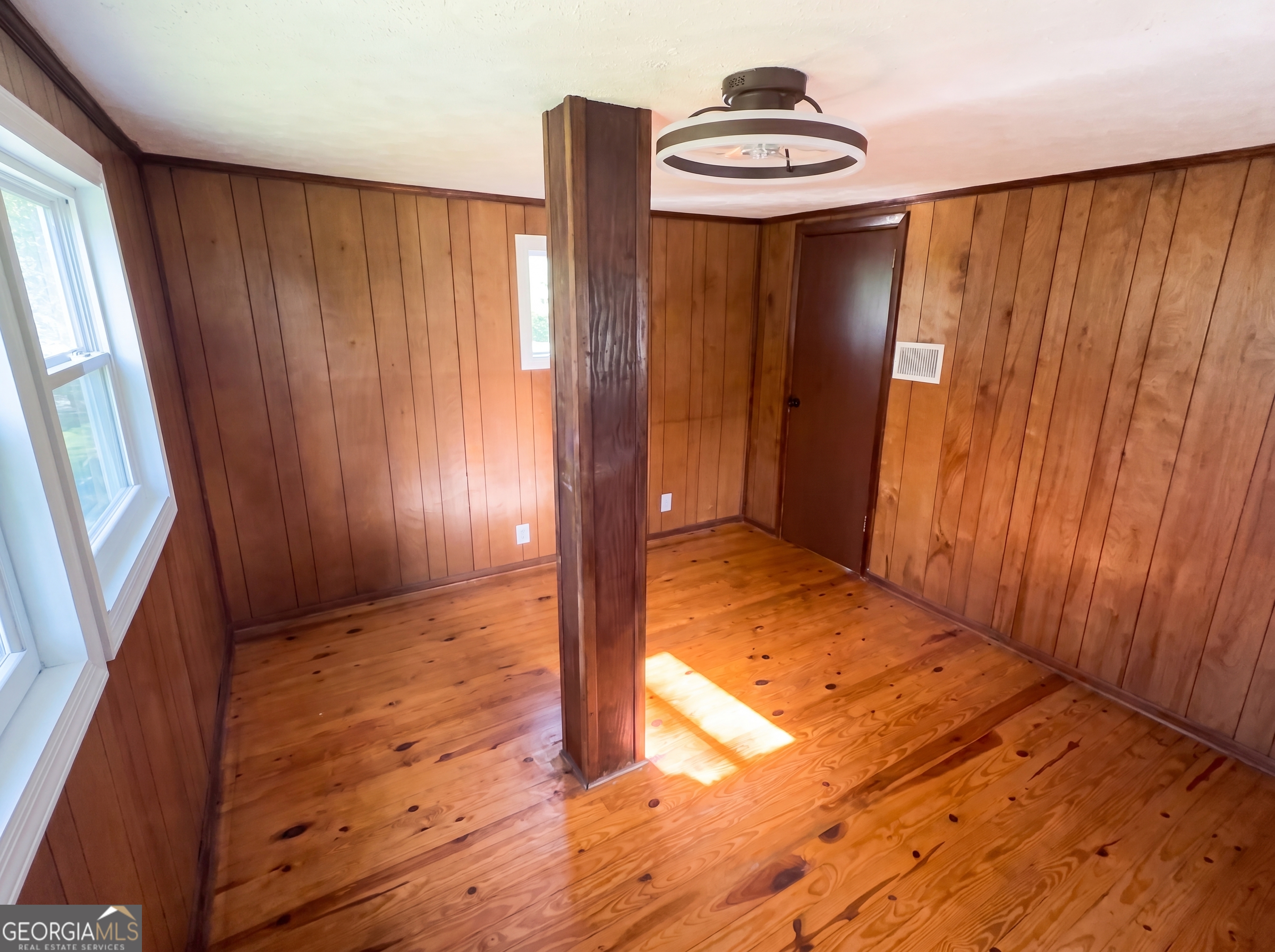 601 Community Drive Property Photo 16