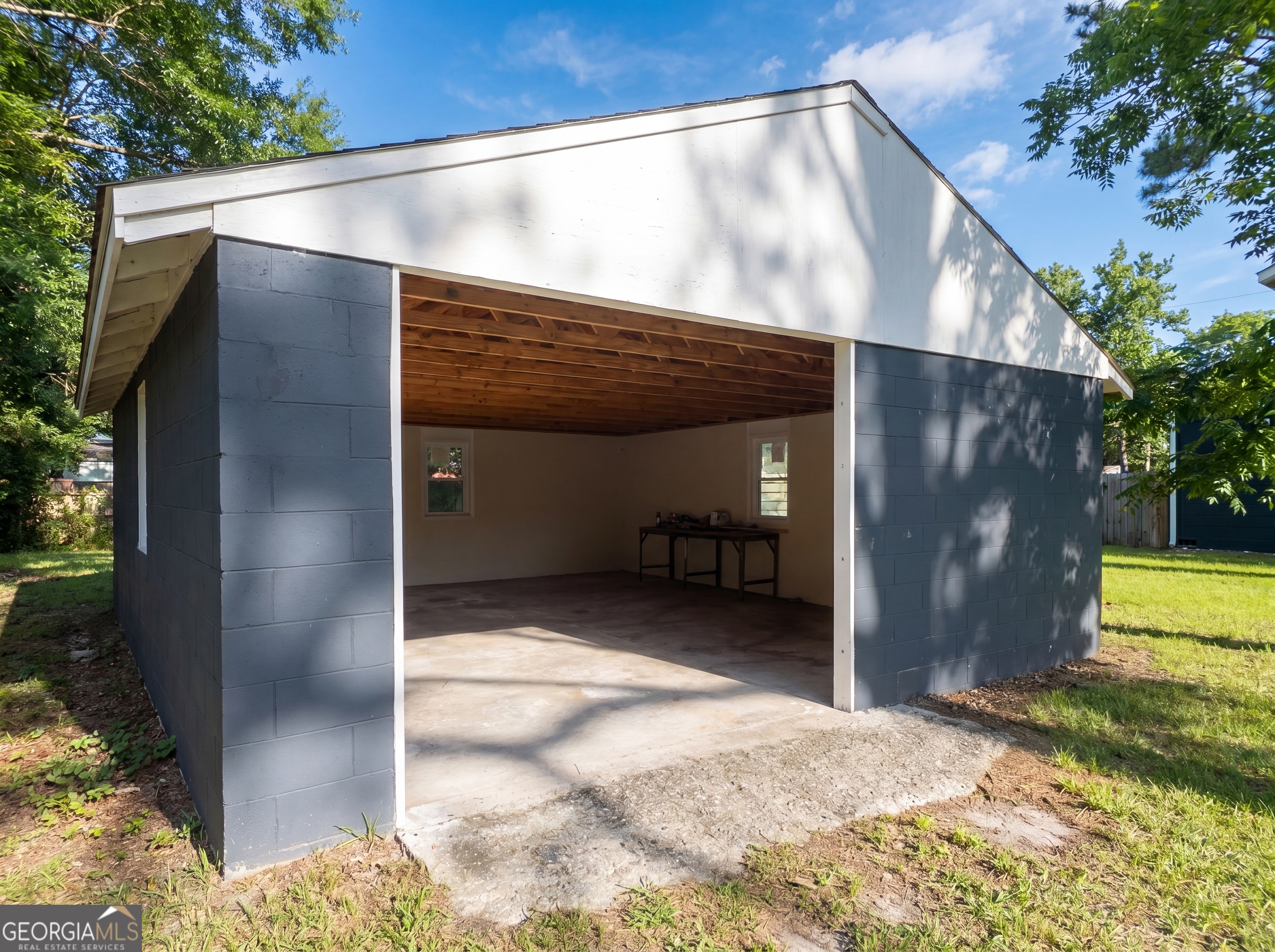 601 Community Drive Property Photo 17