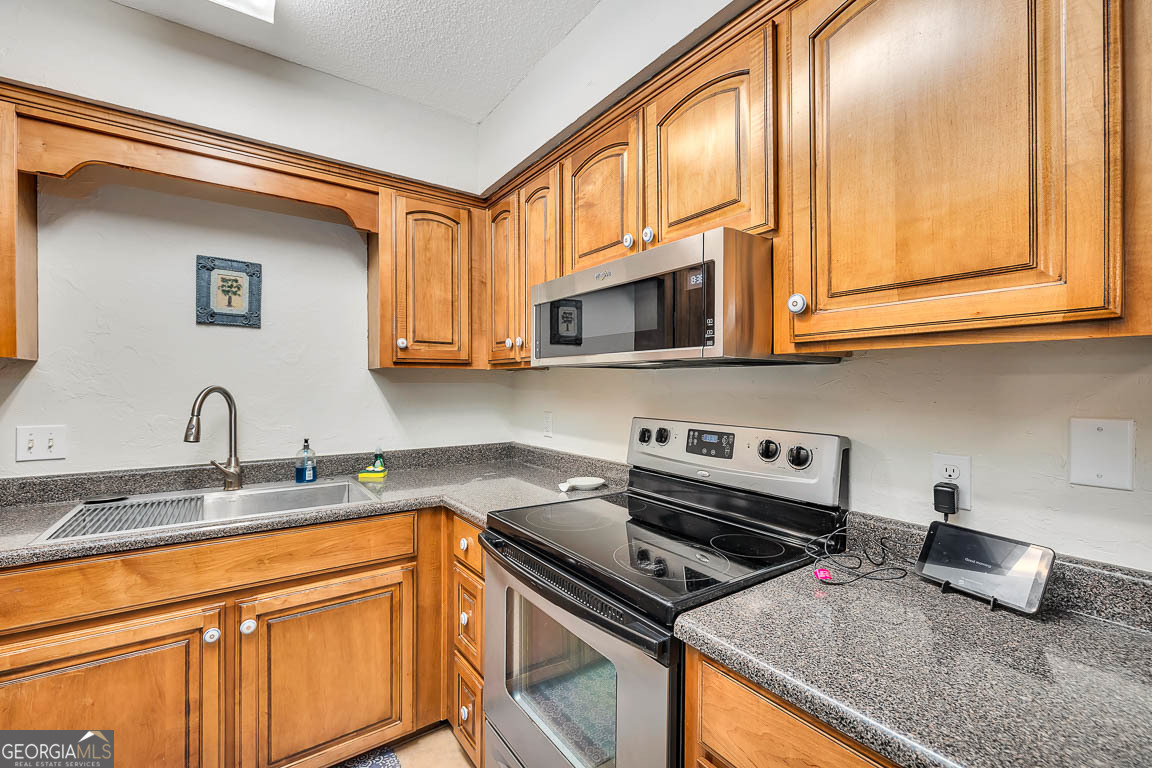 100 Blair Road # D8 Property Photo 6