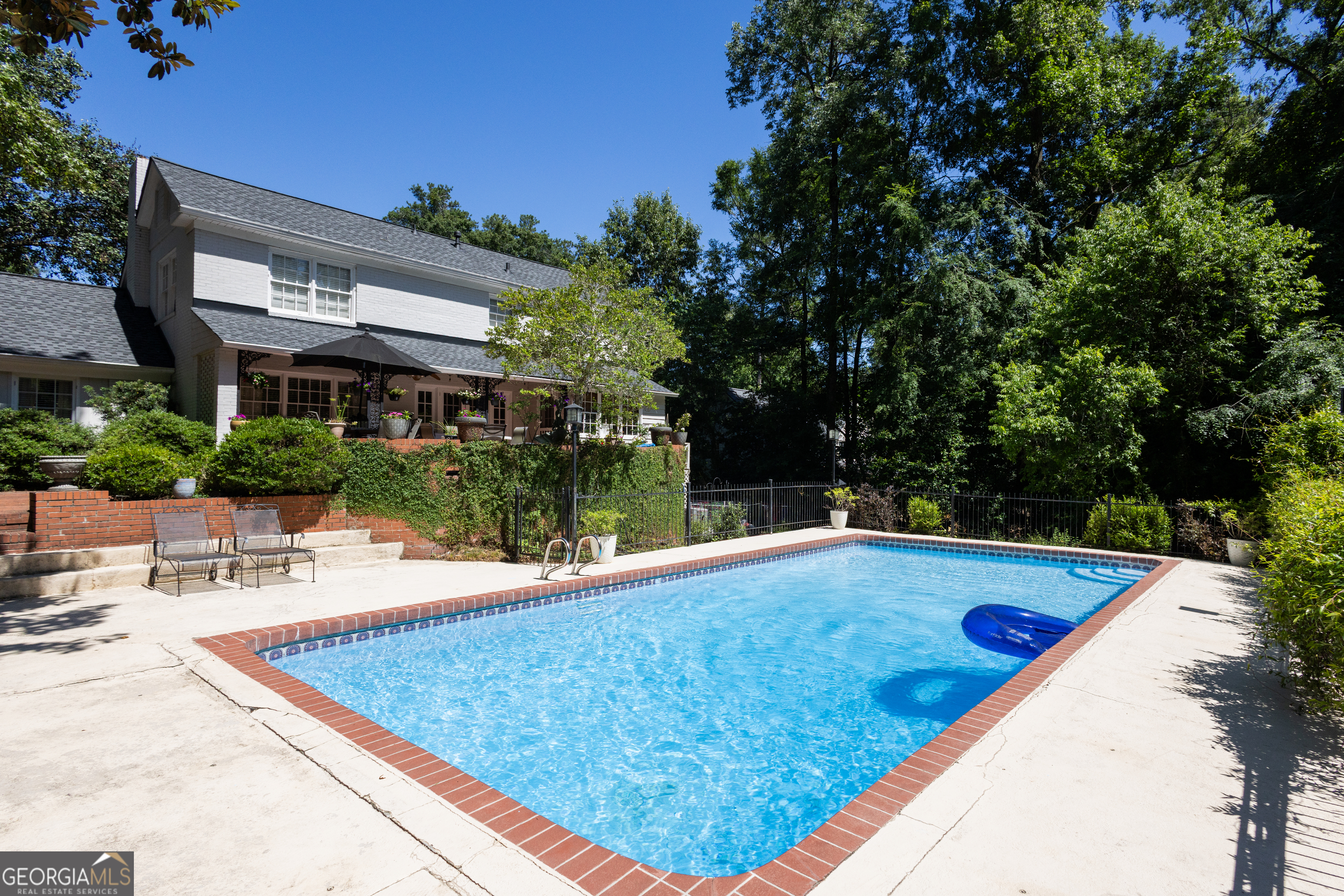 1424 Waverland Drive Property Photo 1