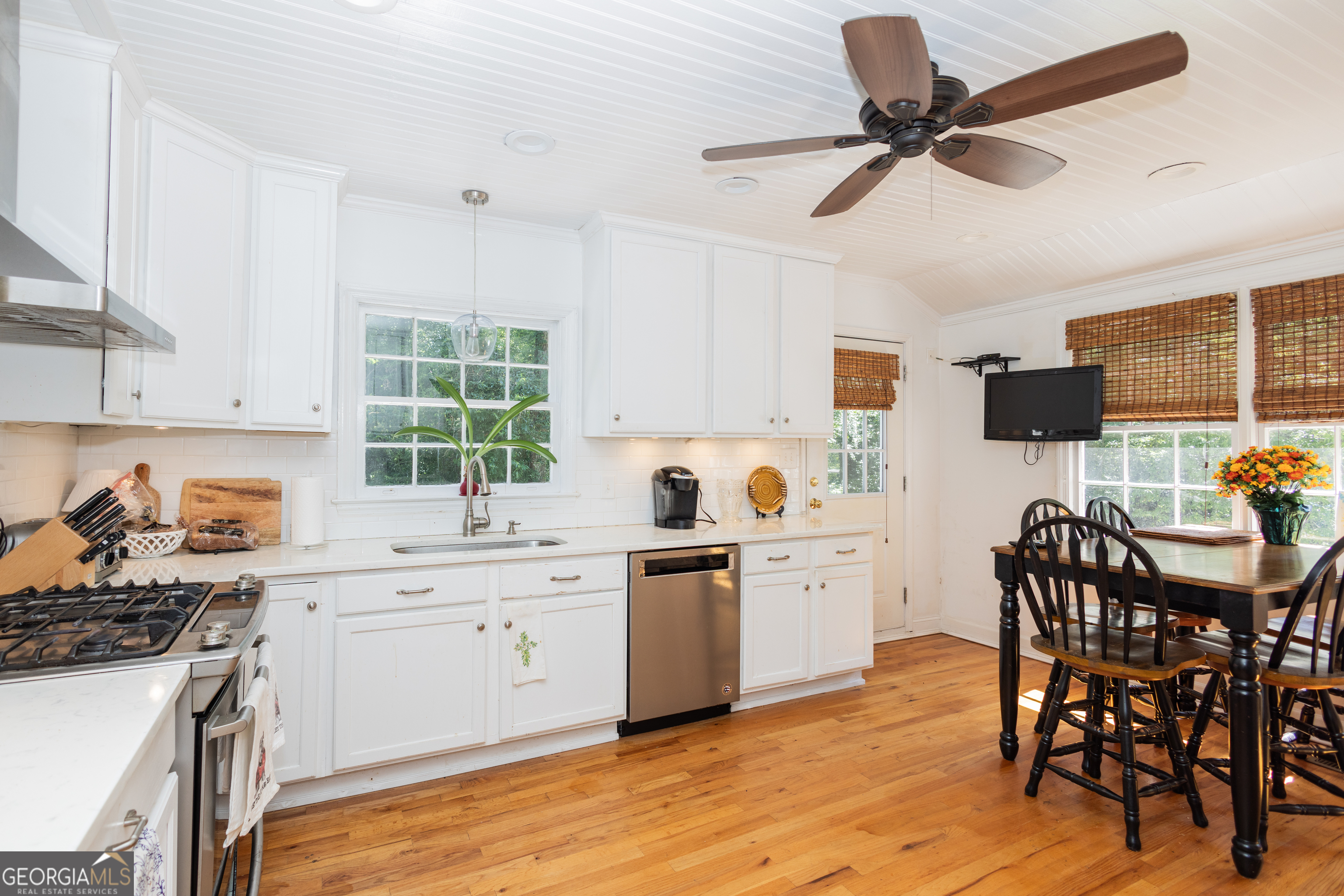 1424 Waverland Drive Property Photo 4