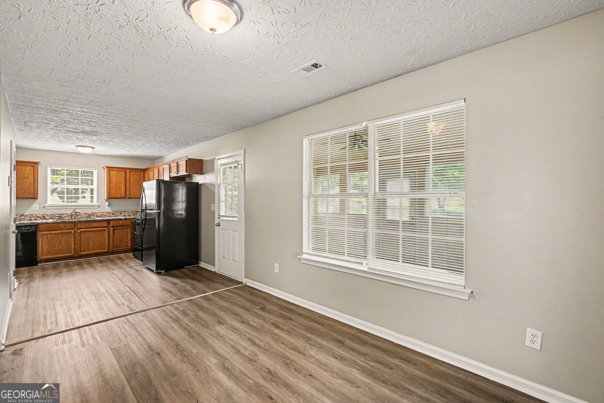 35 Arnold Way Property Photo 8