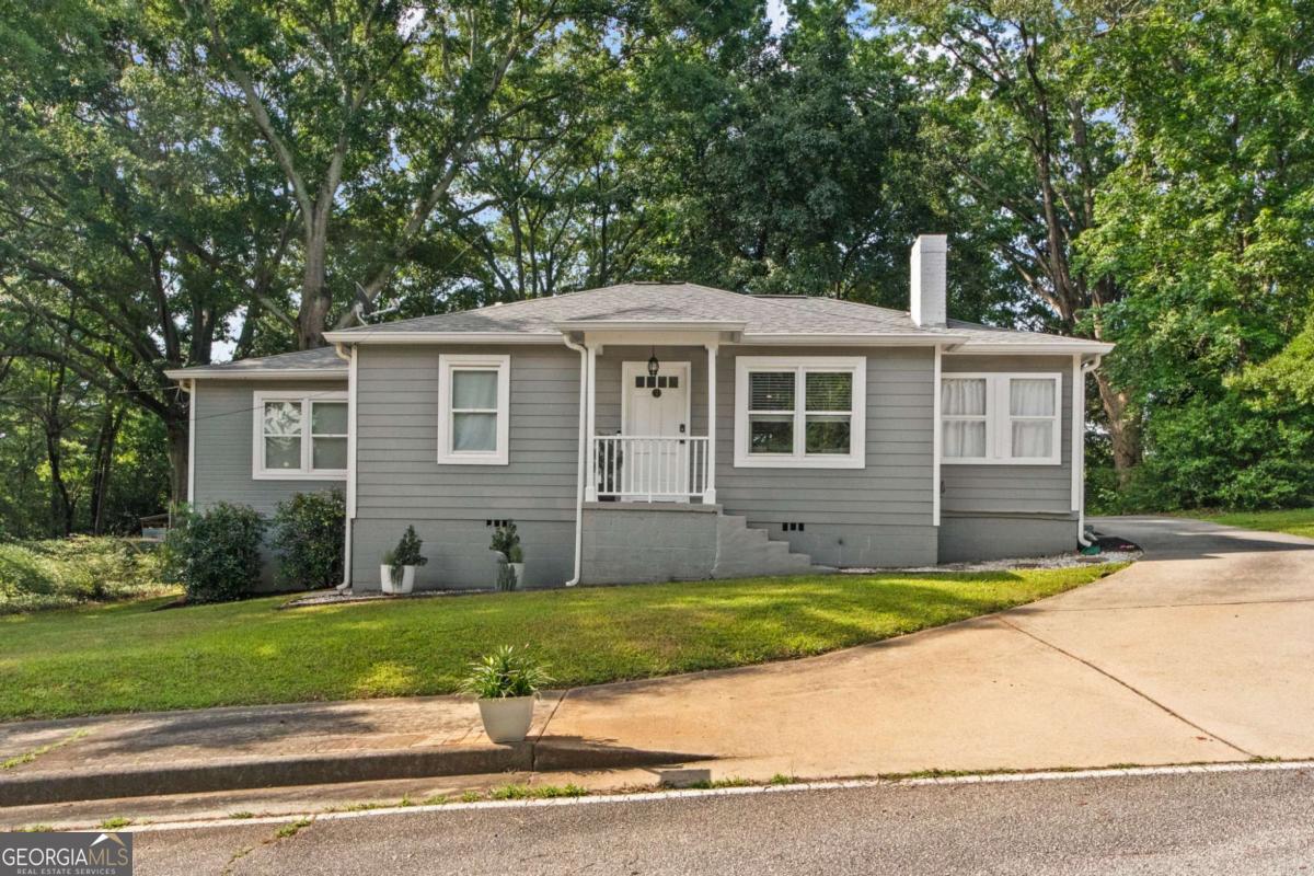 3465 Woodlawn Circle Property Photo 1