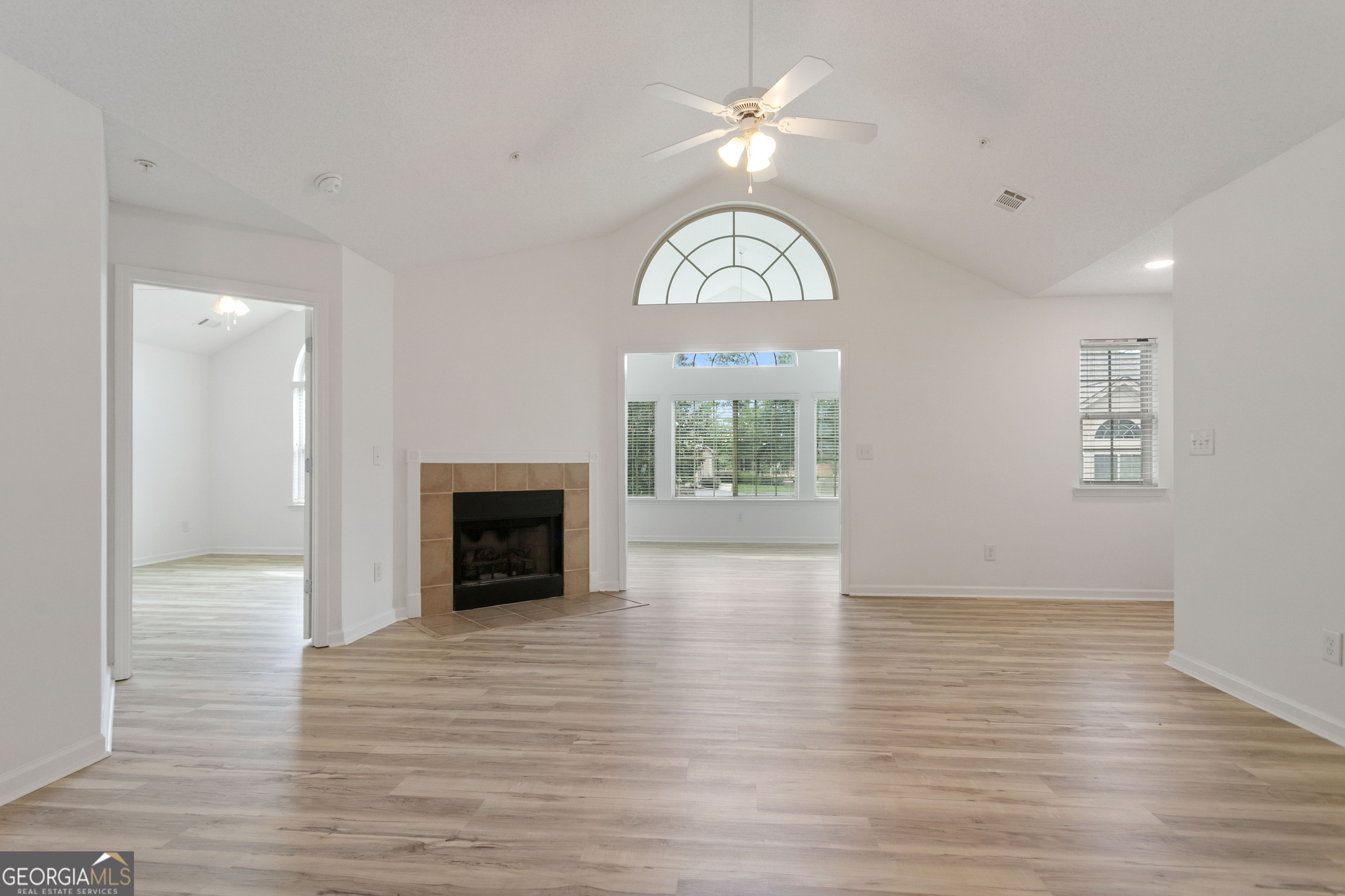 400 Silver Summit Drive Se Property Photo 5