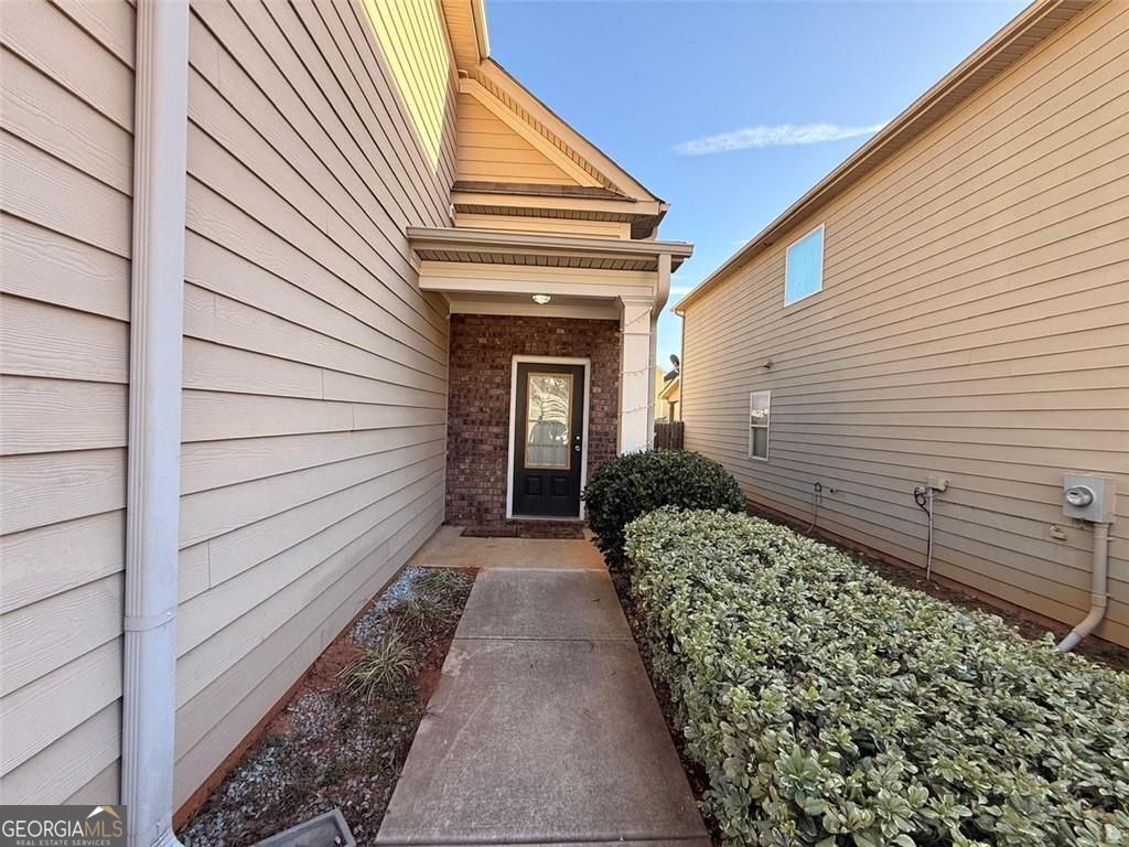 2450 Oakleaf Circle Property Photo 3