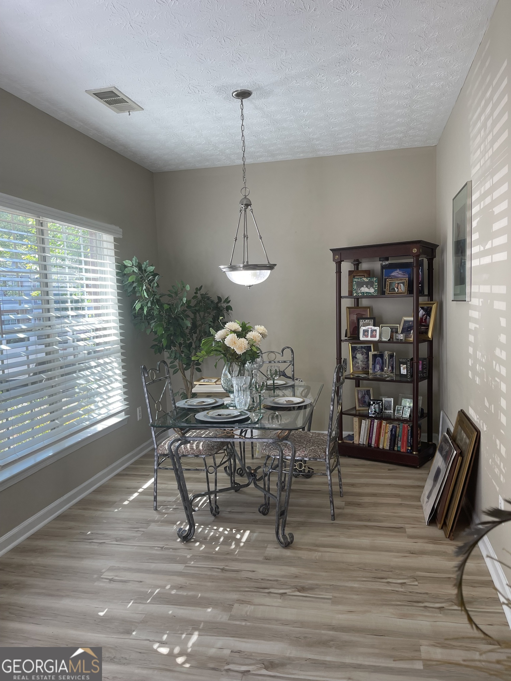 4911 Walden Lake Square Property Photo 2