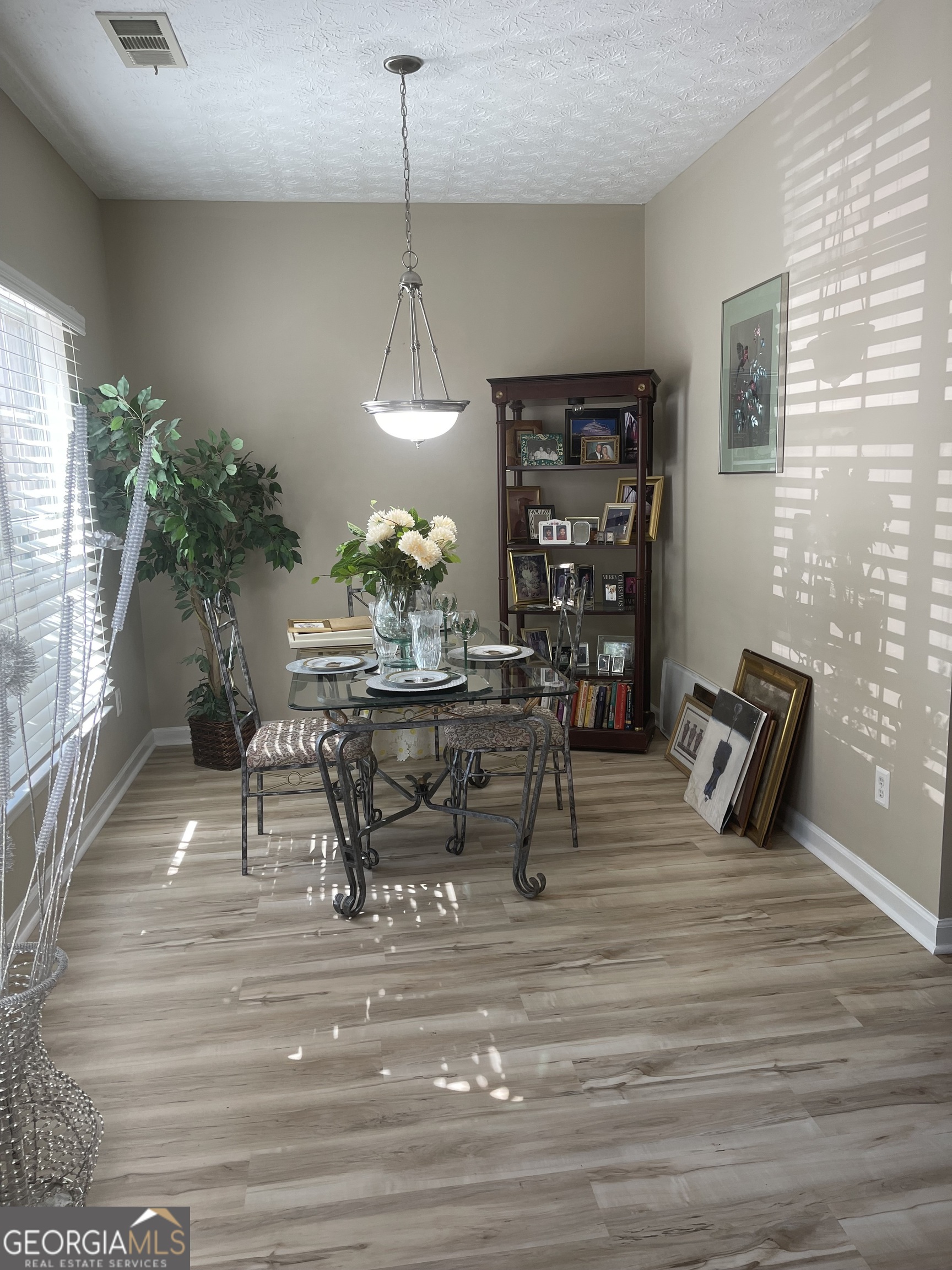 4911 Walden Lake Square Property Photo 3
