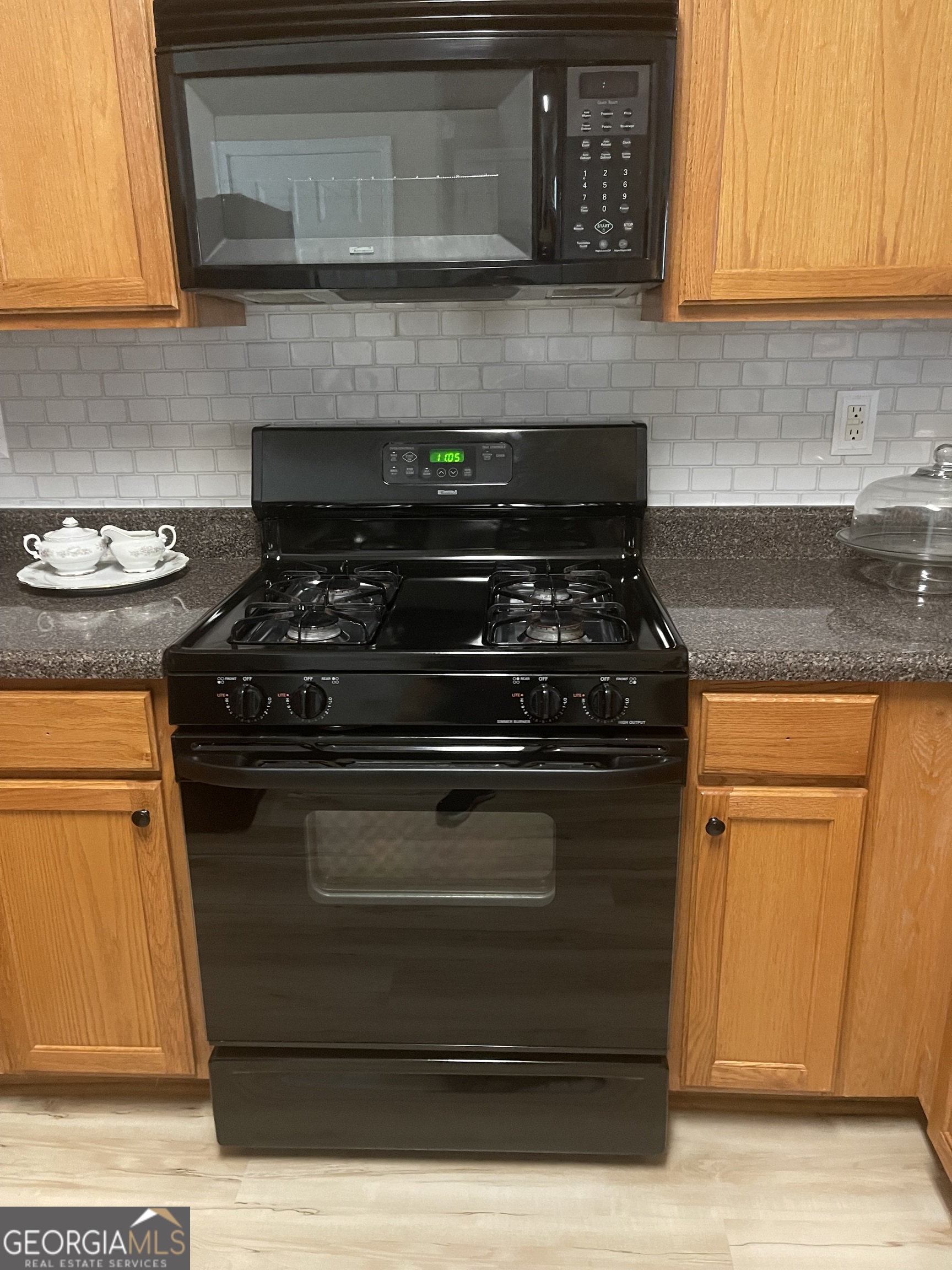 4911 Walden Lake Square Property Photo 5
