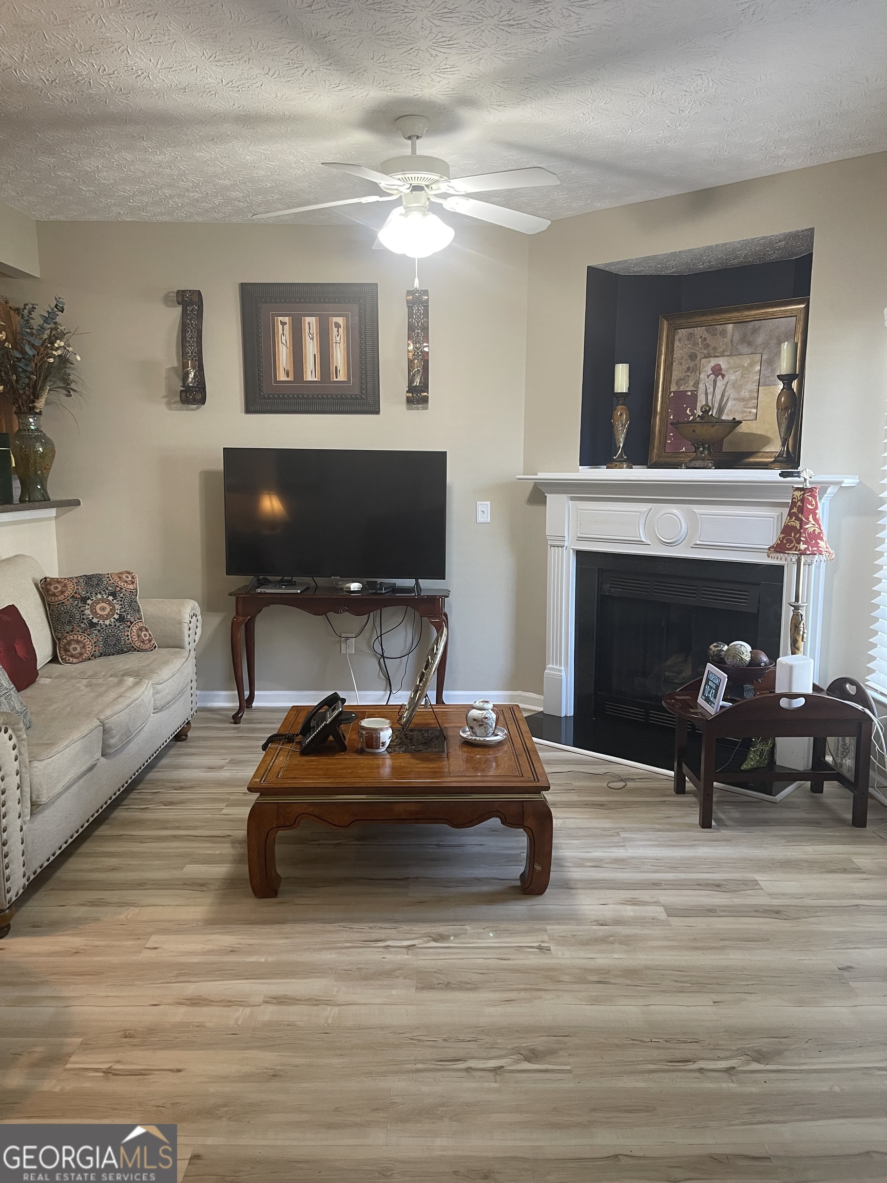 4911 Walden Lake Square Property Photo 9