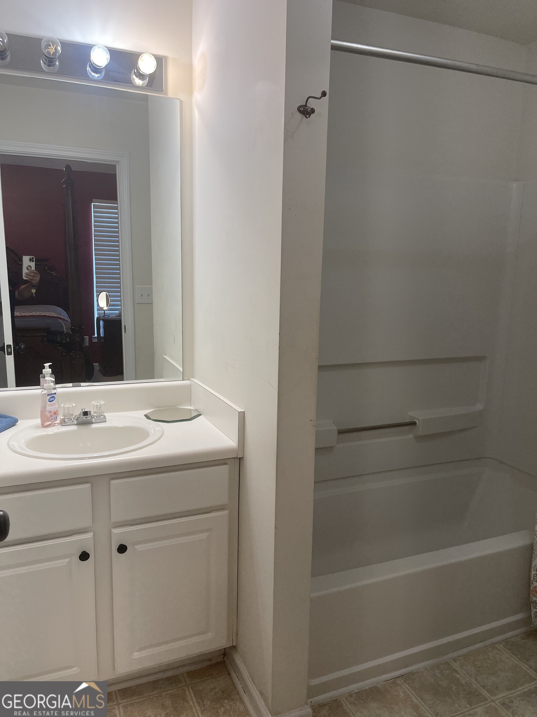 4911 Walden Lake Square Property Photo 15