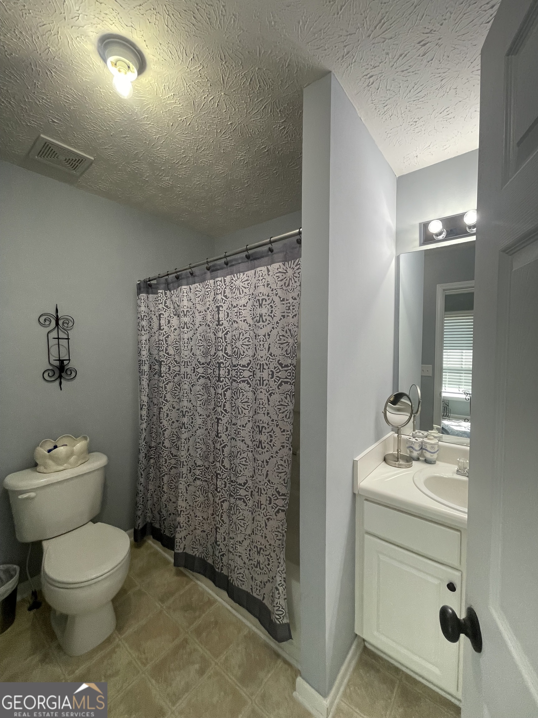 4911 Walden Lake Square Property Photo 18