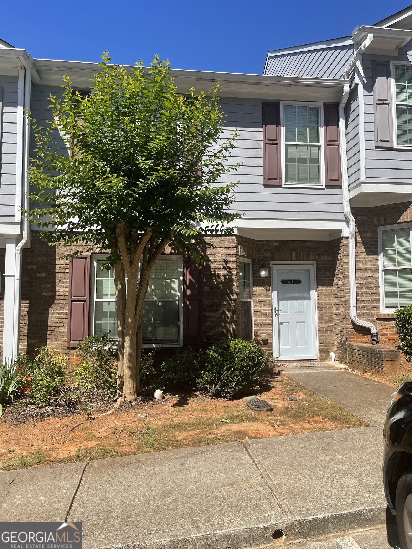 4911 Walden Lake Square Property Photo 1